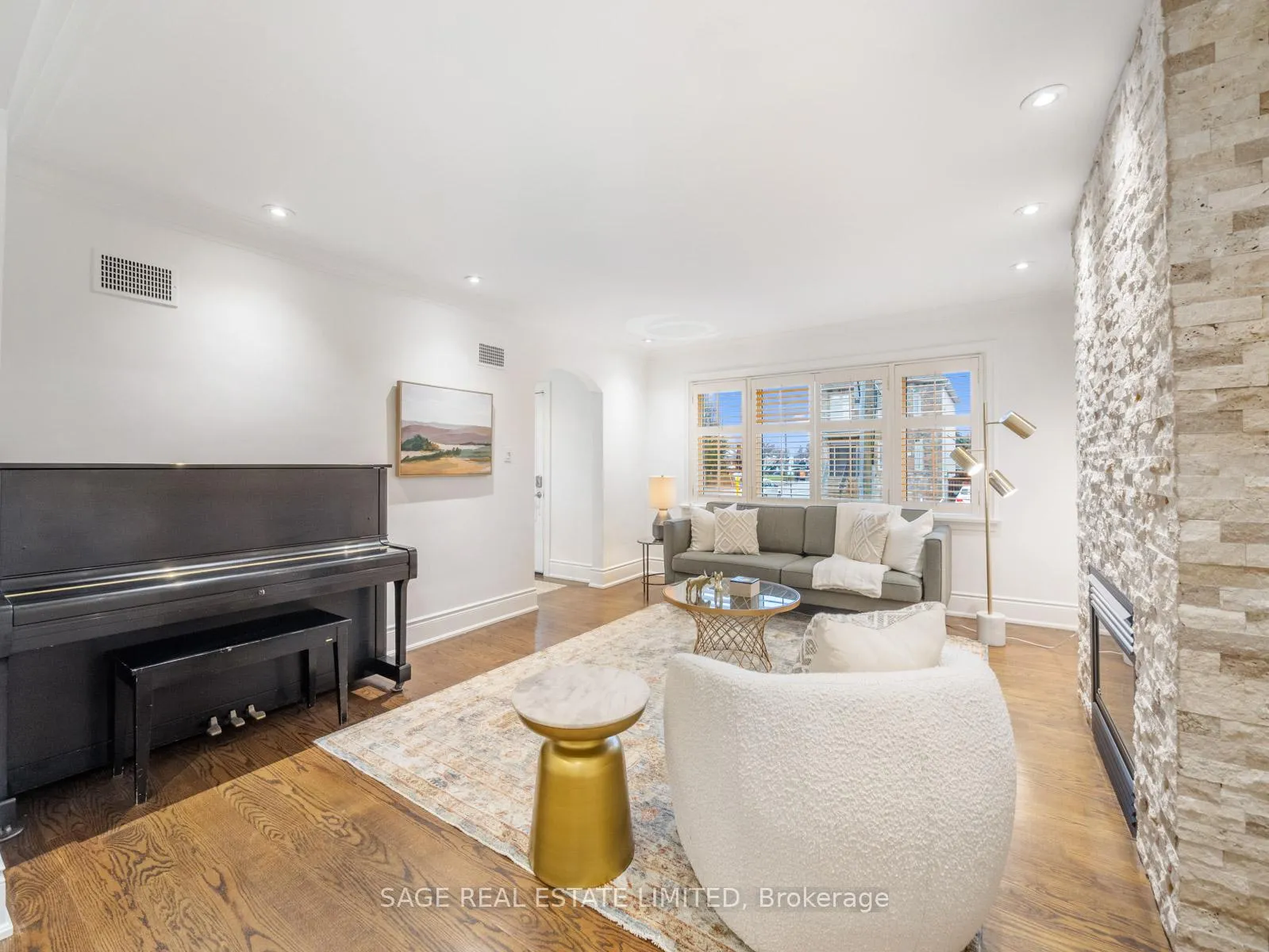 Photo 3 of 43 Lankin Boulevard, Toronto, East York — HOMEH