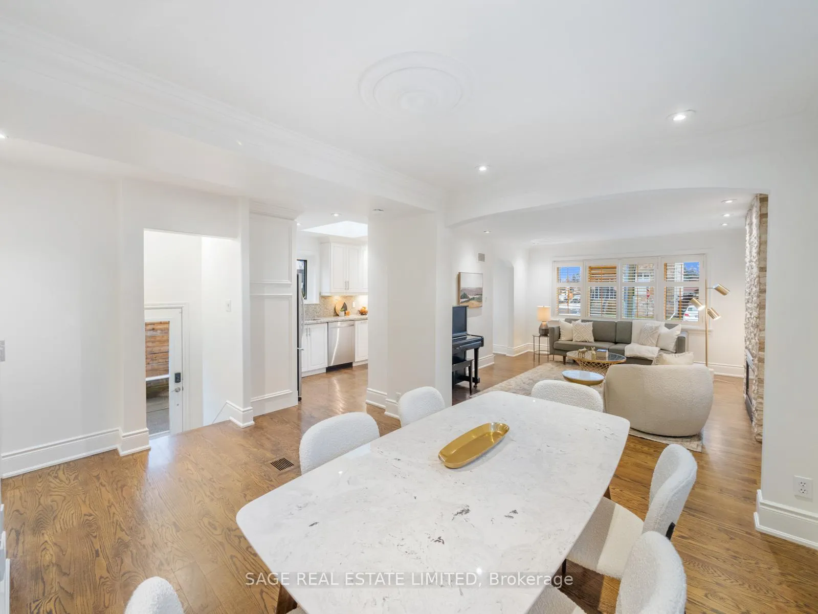 Photo 5 of 43 Lankin Boulevard, Toronto, East York — HOMEH