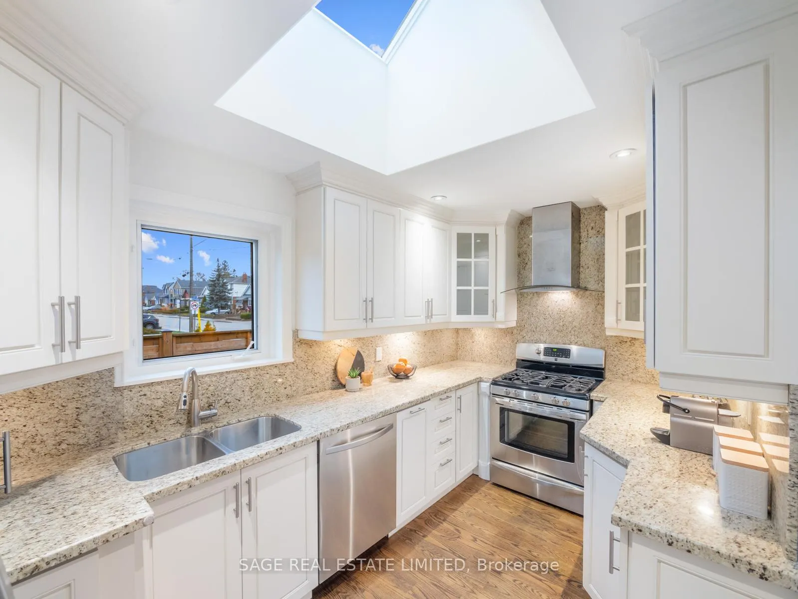 Photo 6 of 43 Lankin Boulevard, Toronto, East York — HOMEH