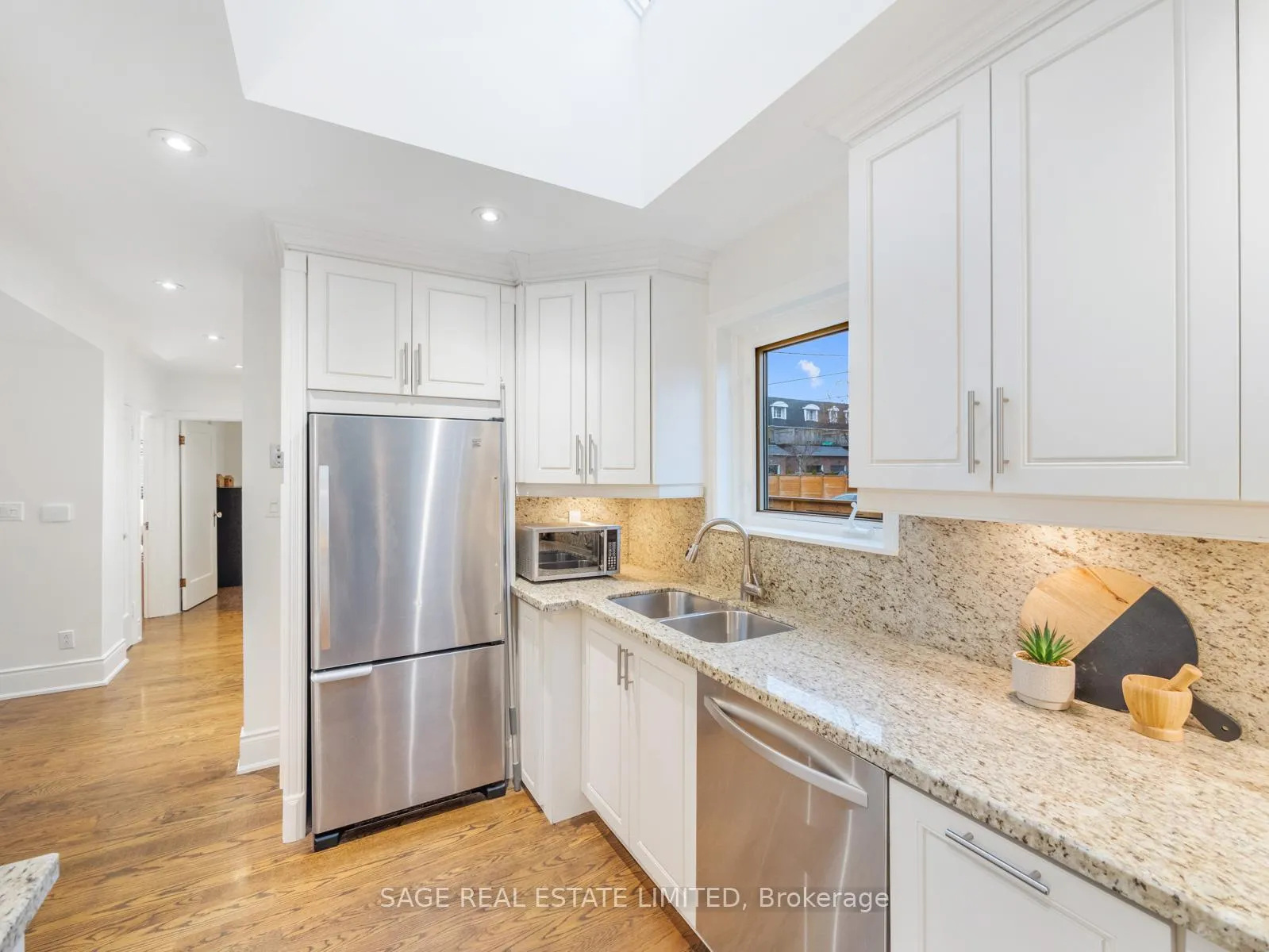 Photo 7 of 43 Lankin Boulevard, Toronto, East York — HOMEH