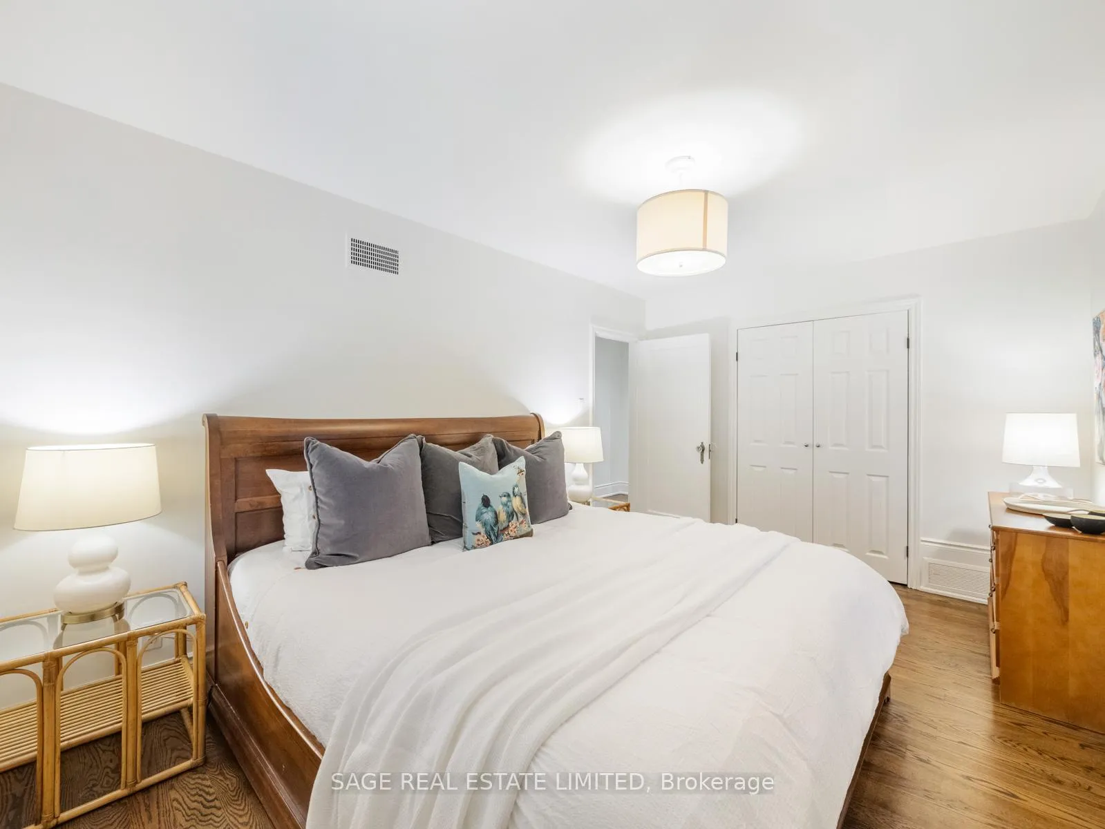 Photo 10 of 43 Lankin Boulevard, Toronto, East York — HOMEH