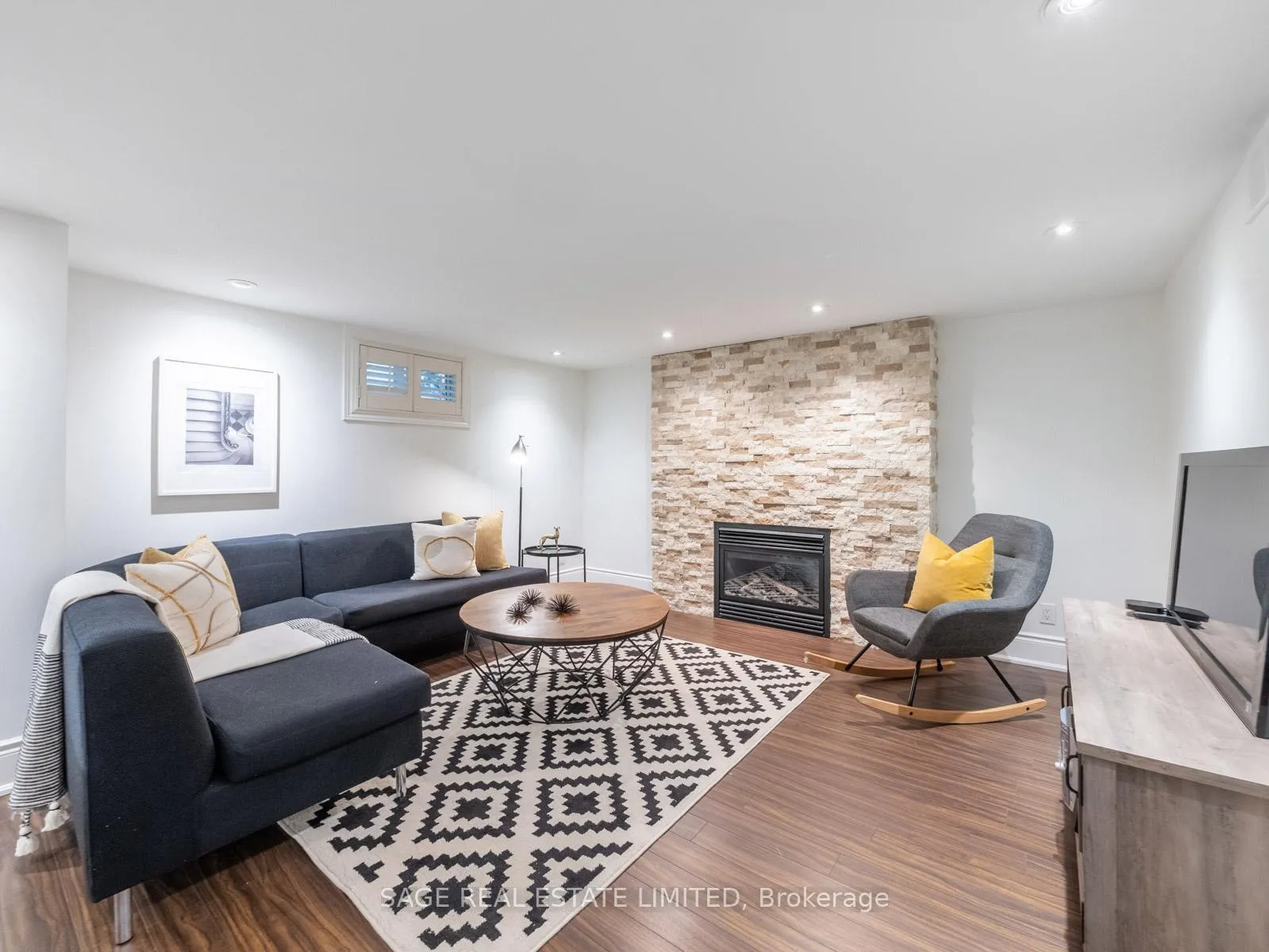 Photo 16 of 43 Lankin Boulevard, Toronto, East York — HOMEH