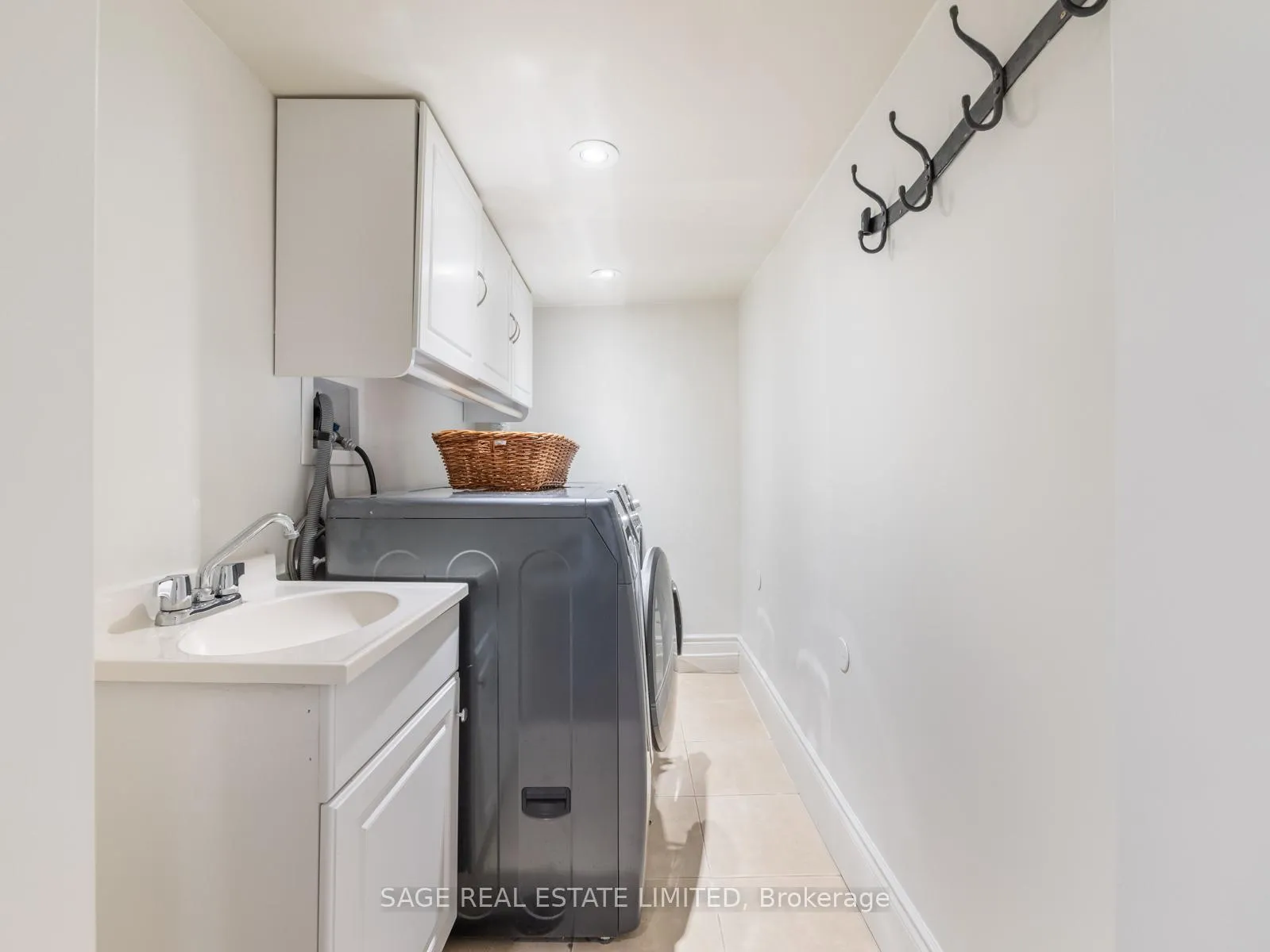 Photo 24 of 43 Lankin Boulevard, Toronto, East York — HOMEH
