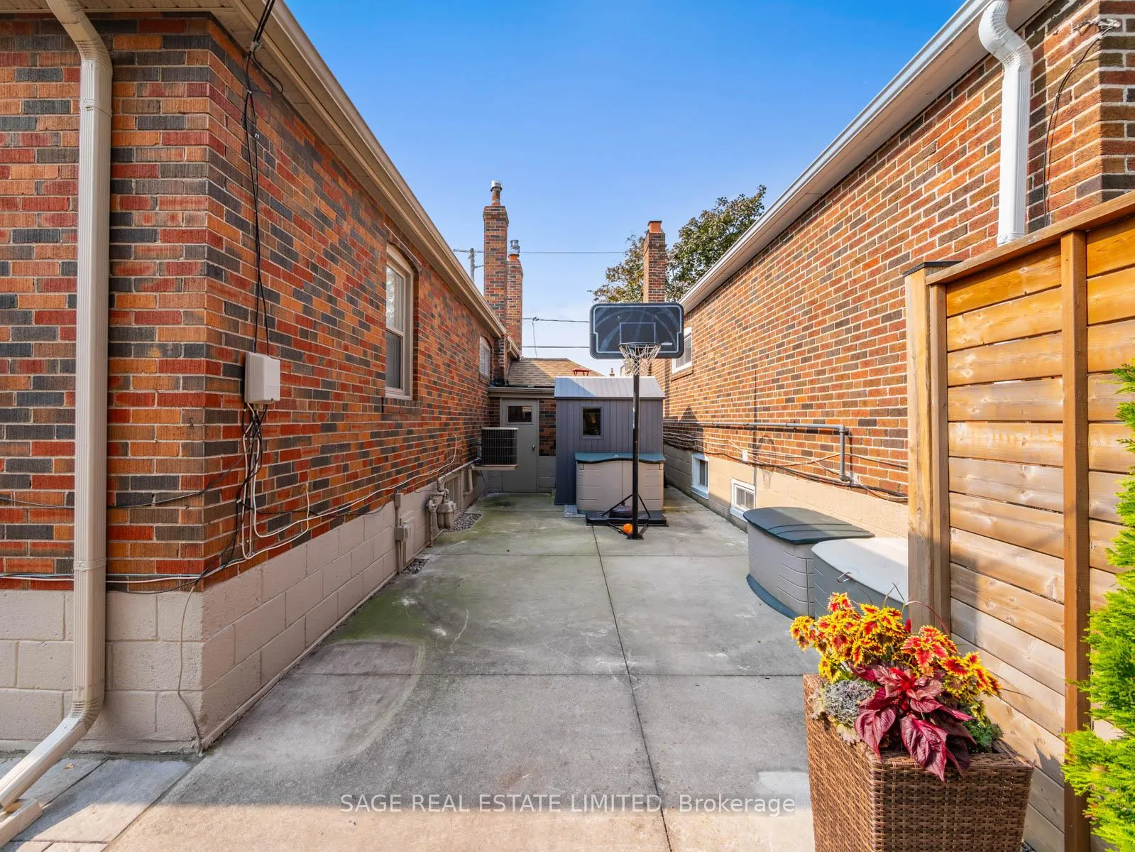 Photo 30 of 43 Lankin Boulevard, Toronto, East York — HOMEH