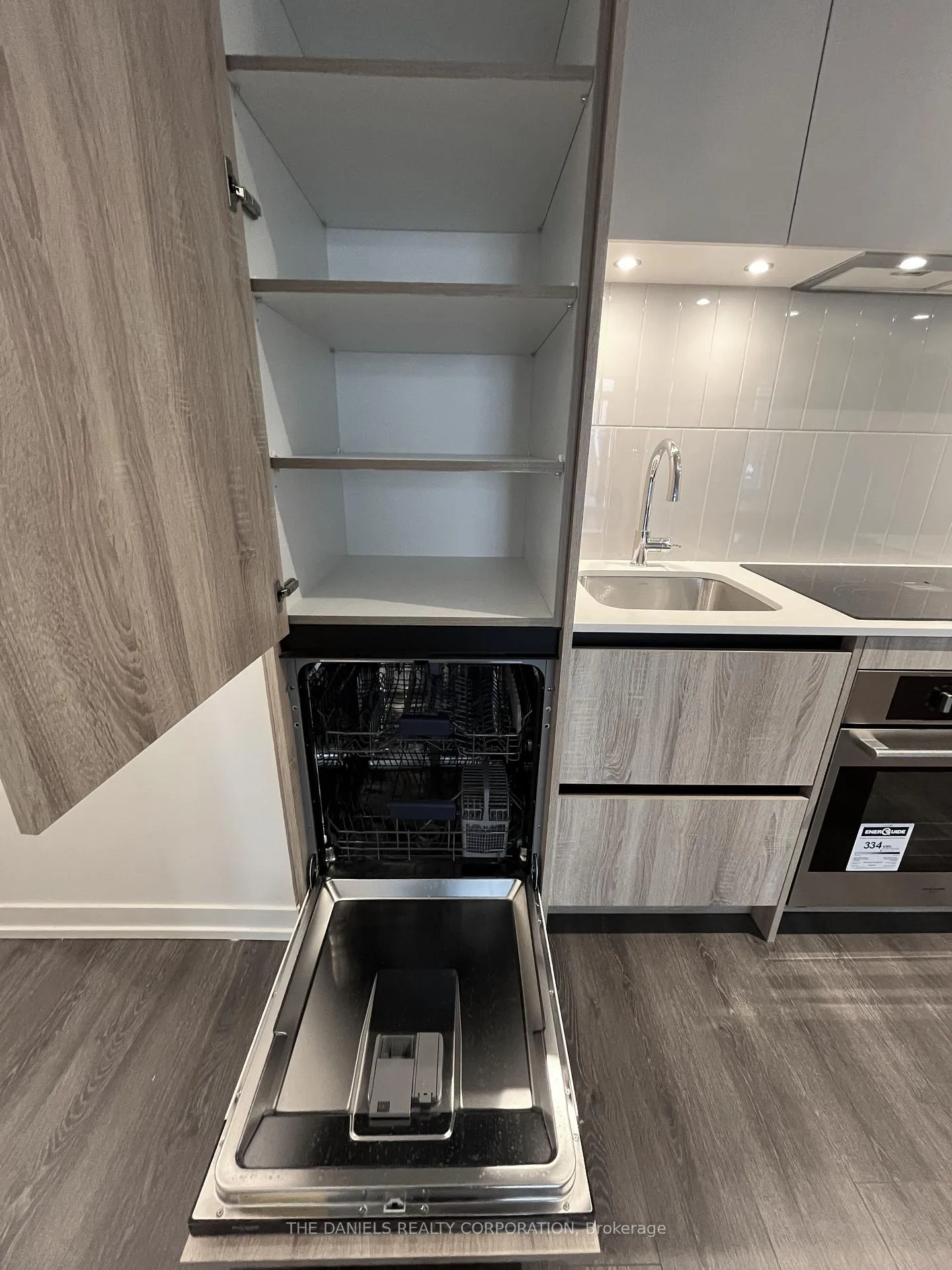 Photo 12 of Unit 430, 8 Beverley Glen Boulevard, Vaughan, Beverley Glen — HOMEH