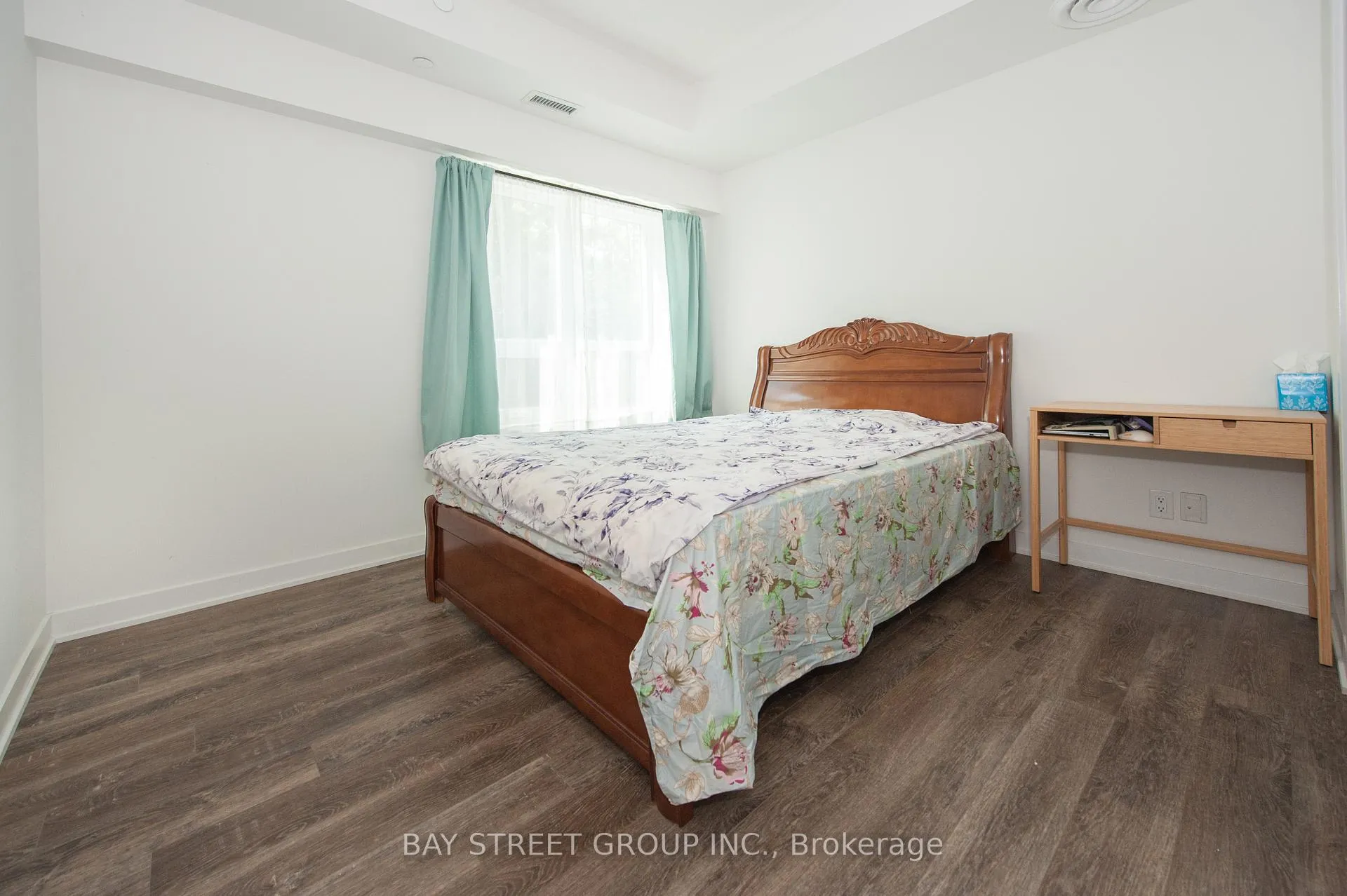 Photo 4 of 16 Markle Crescent, Hamilton, Ancaster — HOMEH
