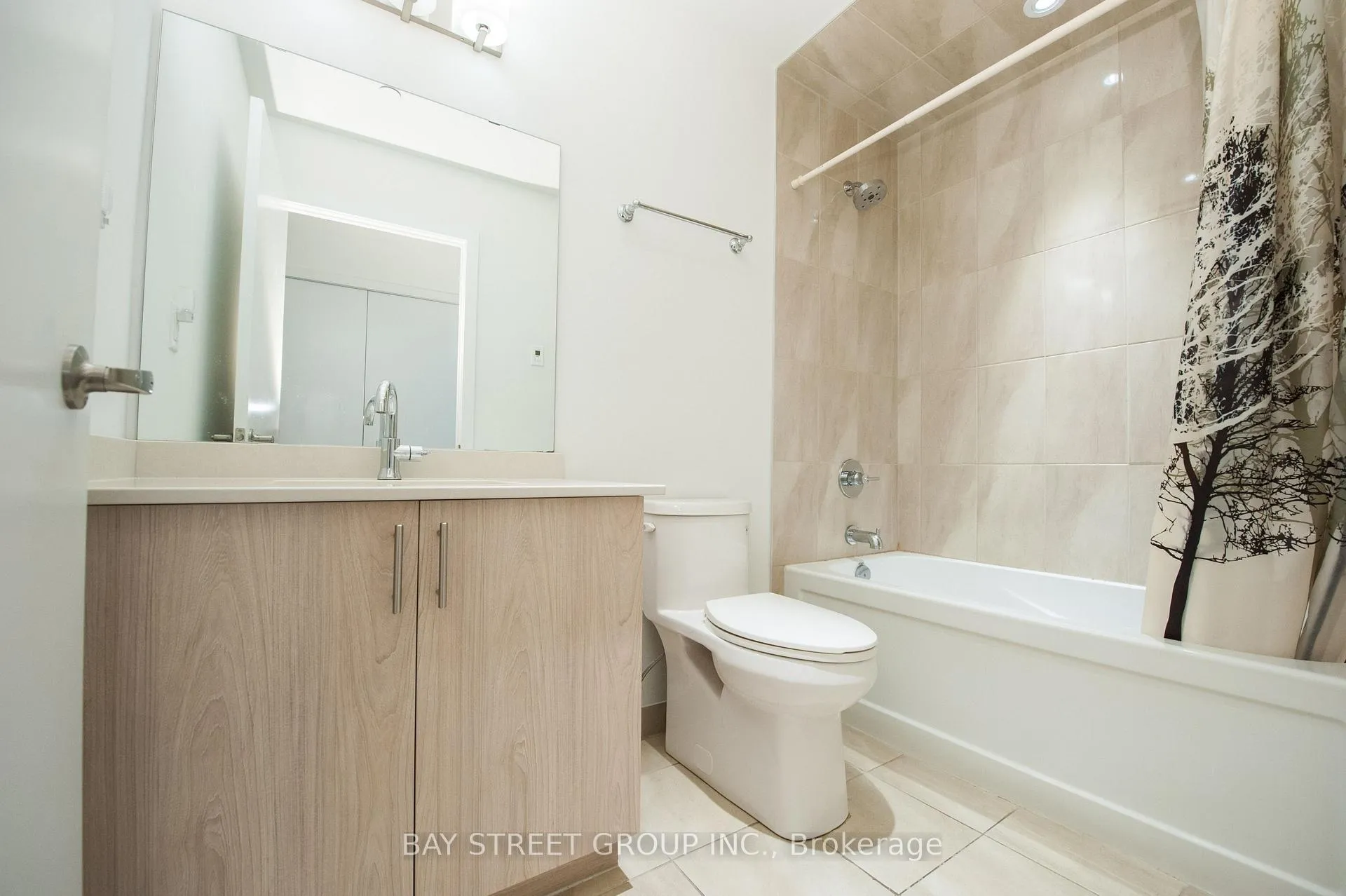 Photo 9 of 16 Markle Crescent, Hamilton, Ancaster — HOMEH