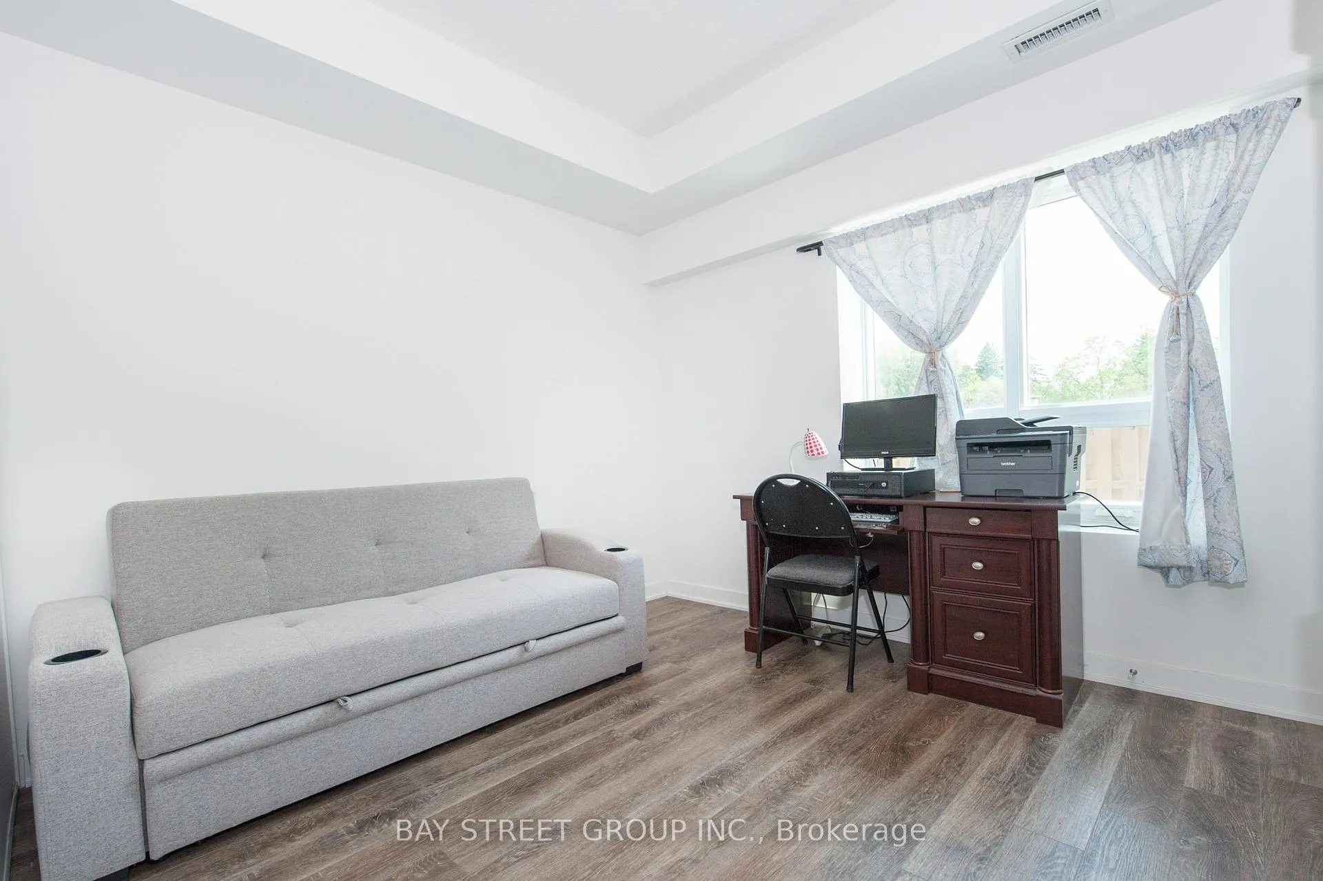 Photo 14 of 16 Markle Crescent, Hamilton, Ancaster — HOMEH
