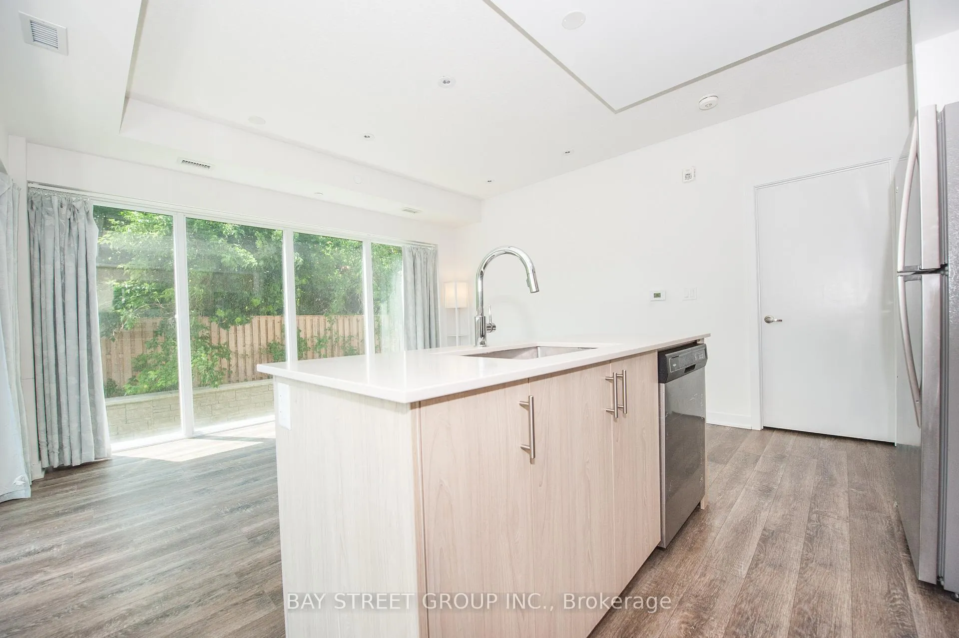 Photo 23 of 16 Markle Crescent, Hamilton, Ancaster — HOMEH