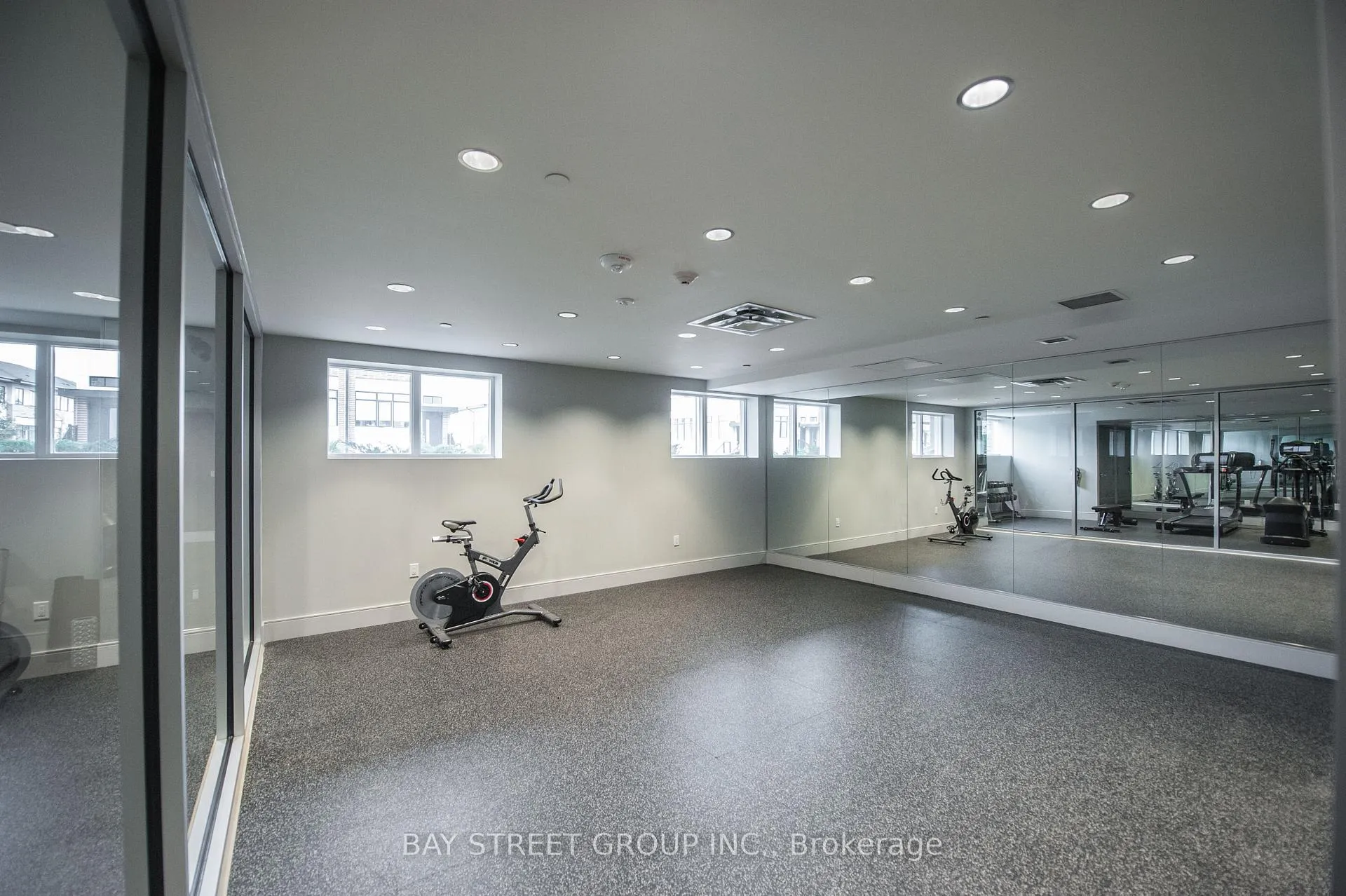 Photo 26 of 16 Markle Crescent, Hamilton, Ancaster — HOMEH