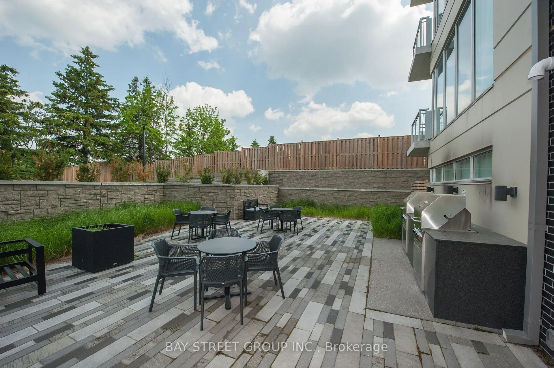 Photo 32 of 16 Markle Crescent, Hamilton, Ancaster — HOMEH