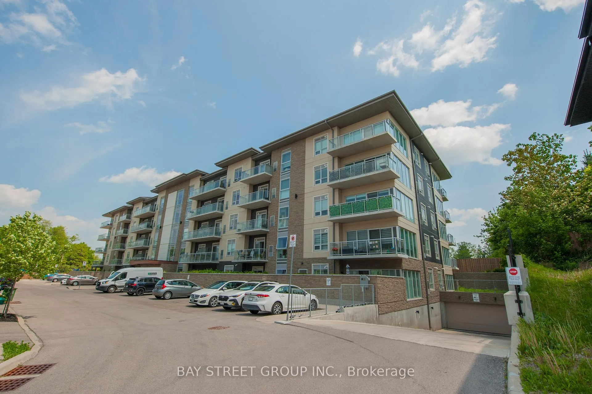 Photo 44 of 16 Markle Crescent, Hamilton, Ancaster — HOMEH