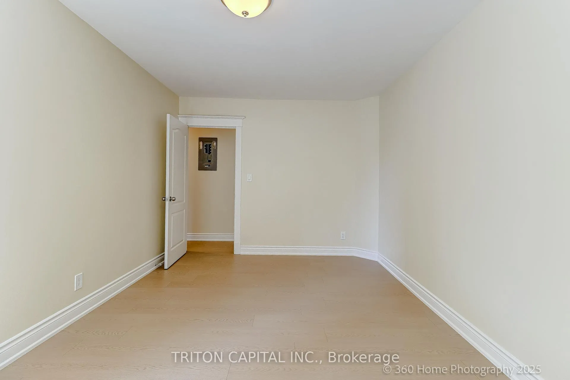 Photo 12 of Unit 3rd floor, 2387 Queen St E Street, Toronto, The Beaches — HOMEH