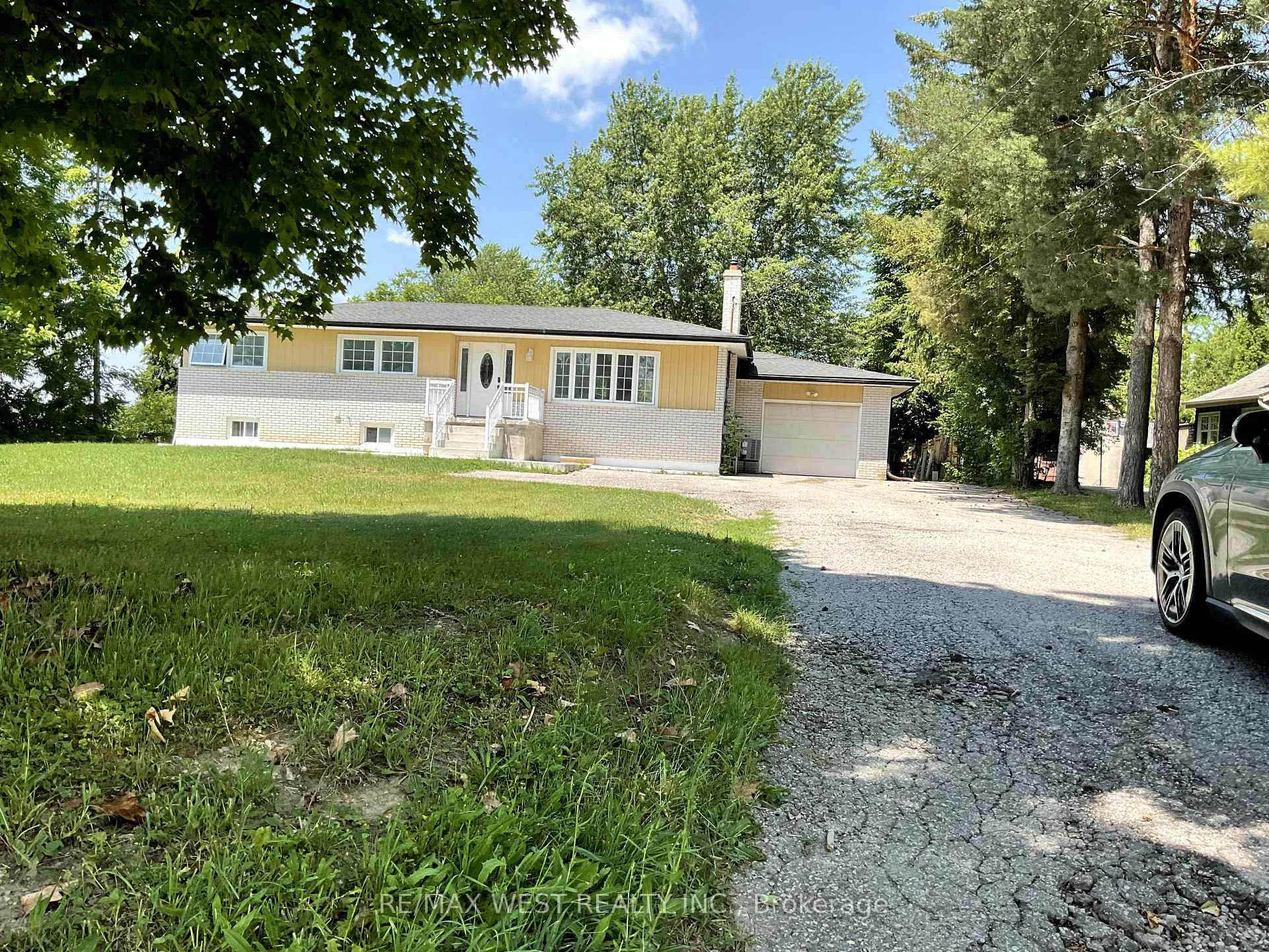 Front of 5968 Olde Baseline Road W