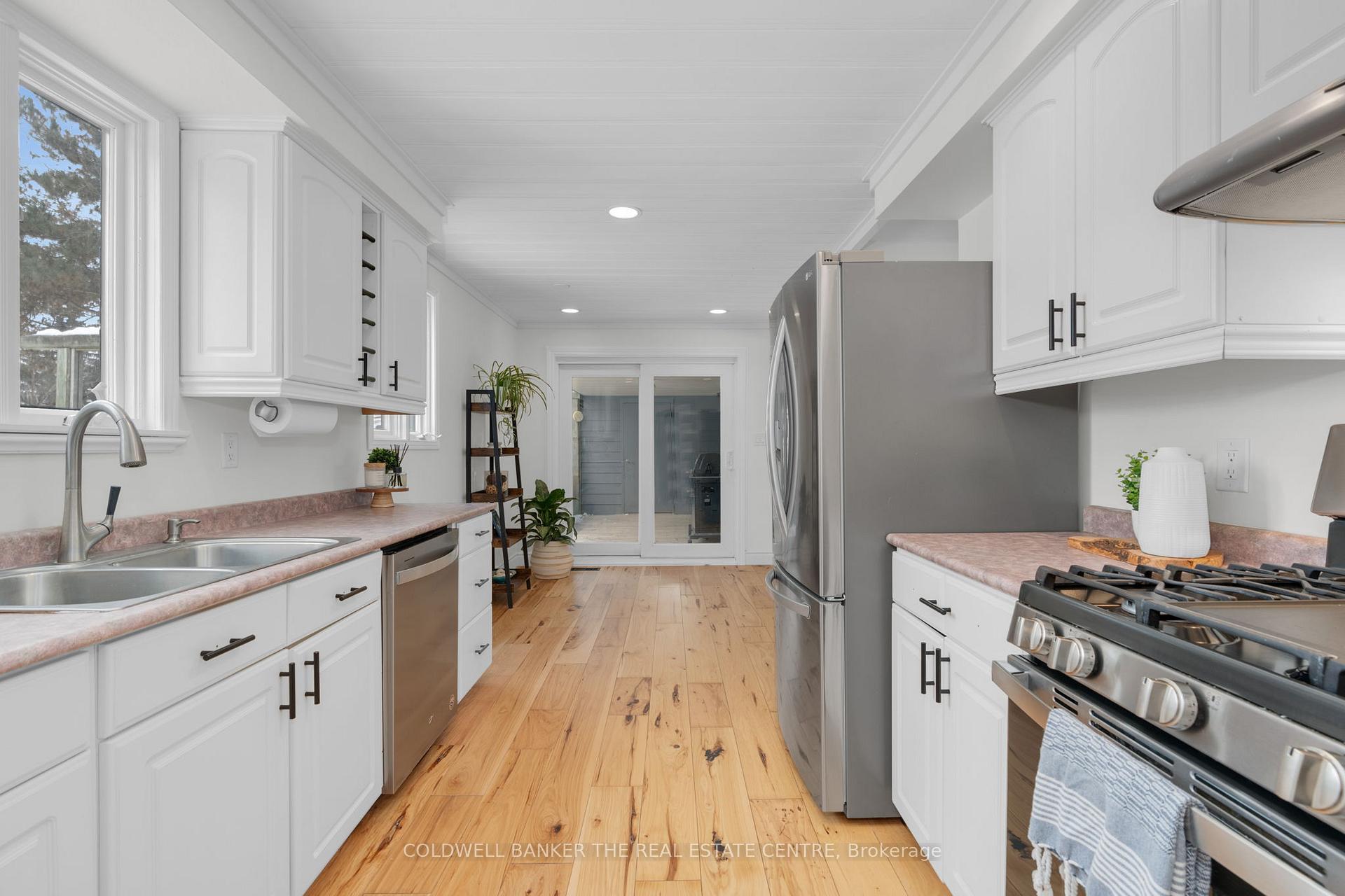 Photo 11 of 203 Camilla Crescent, Essa, Thornton — HOMEH