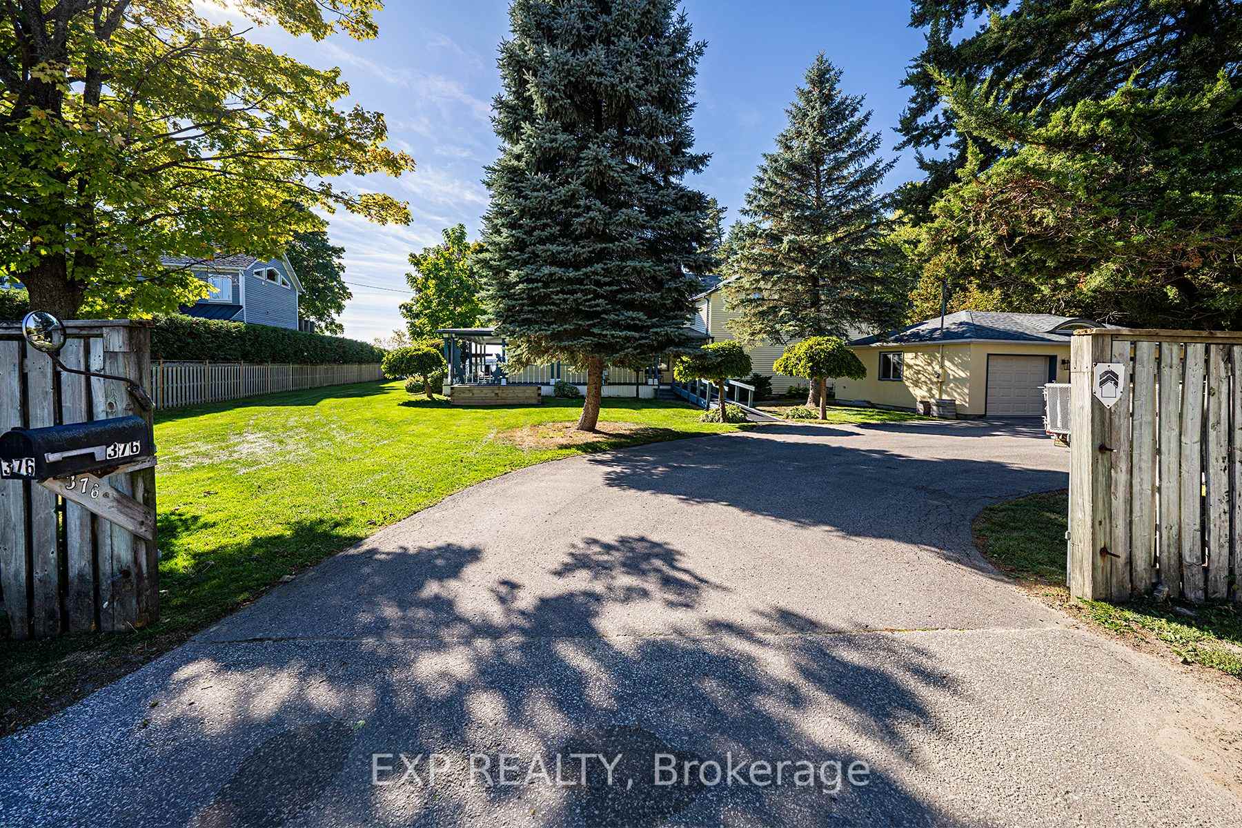 Photo 4 of 376 Lake Drive N, Georgina, Historic Lakeshore Communities — HOMEH