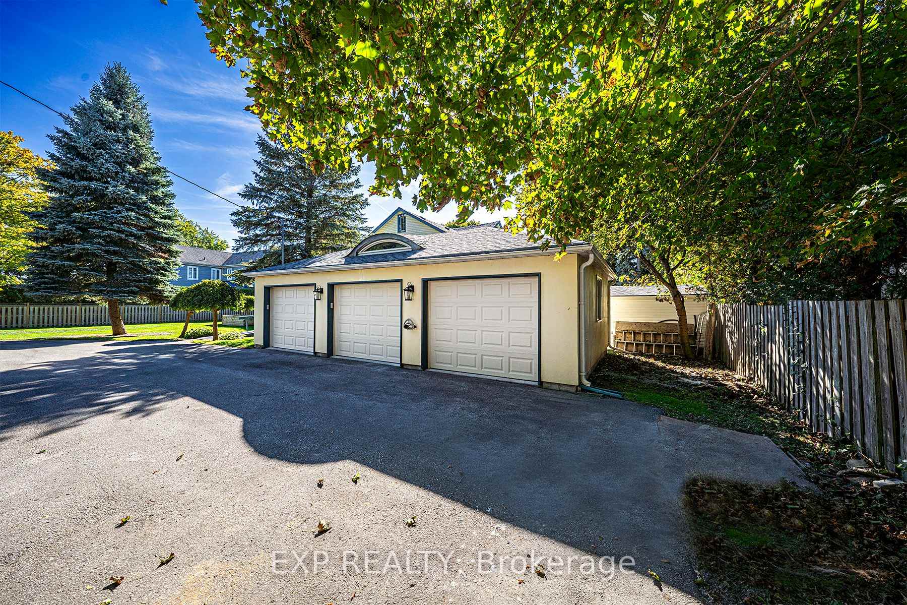 Photo 8 of 376 Lake Drive N, Georgina, Historic Lakeshore Communities — HOMEH