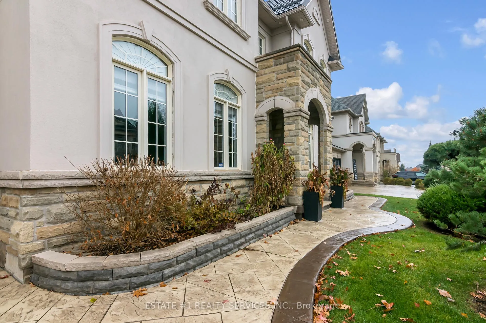 Photo 2 of 42 Beacon Hill Drive, Brampton, Credit Valley — HOMEH