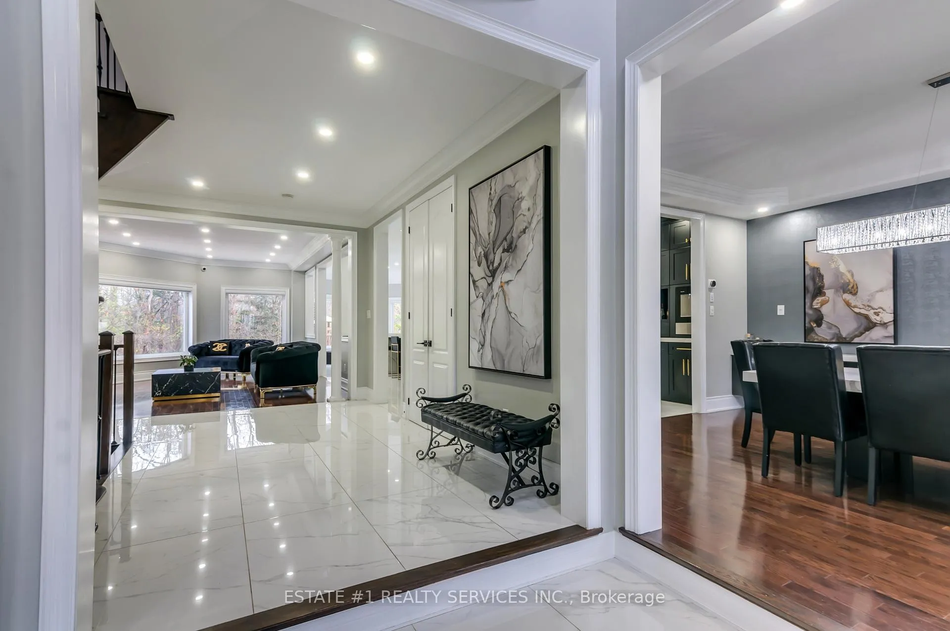 Photo 3 of 42 Beacon Hill Drive, Brampton, Credit Valley — HOMEH