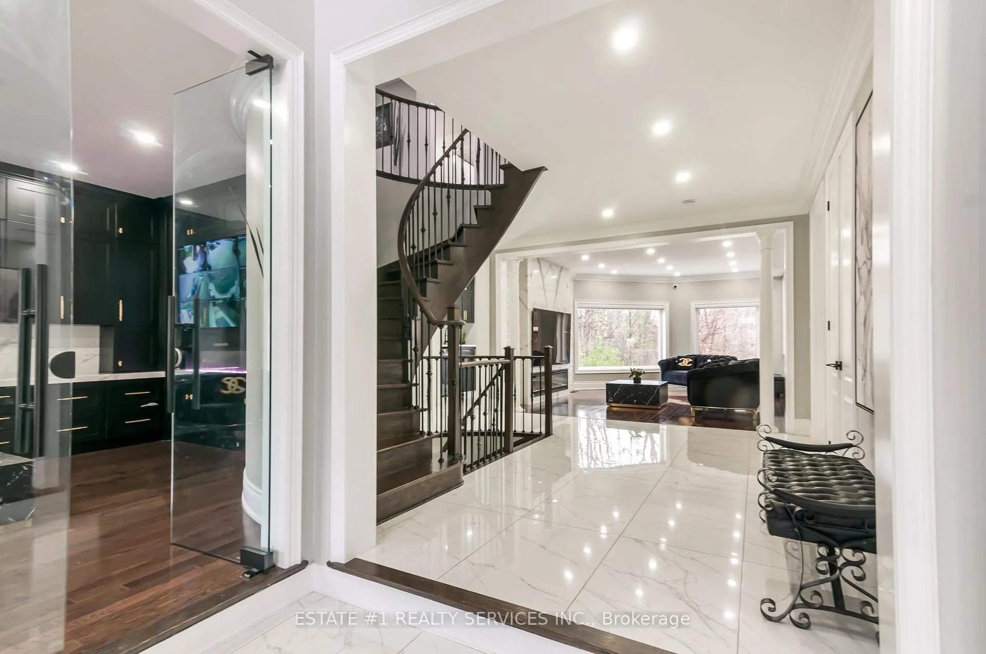 Photo 4 of 42 Beacon Hill Drive, Brampton, Credit Valley — HOMEH