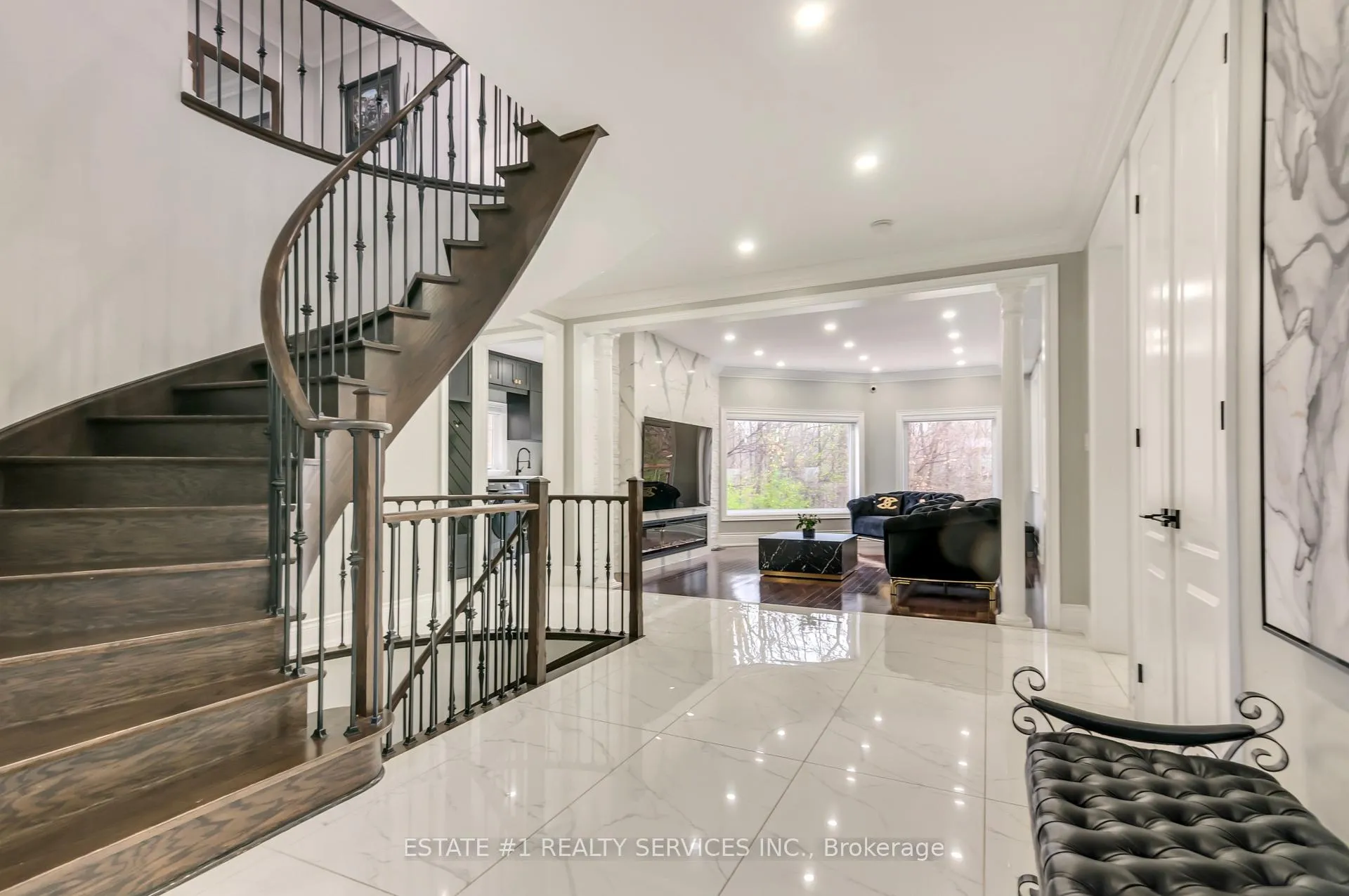 Photo 5 of 42 Beacon Hill Drive, Brampton, Credit Valley — HOMEH