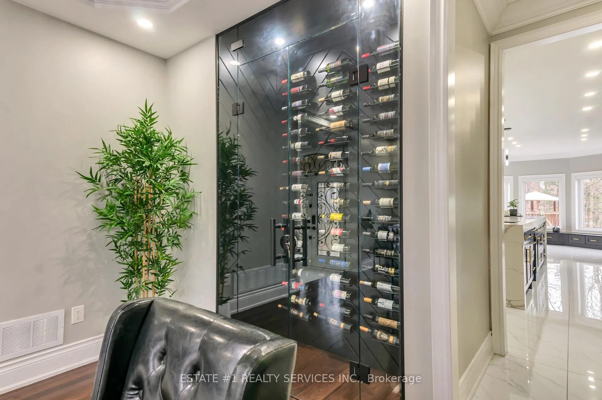 Photo 9 of 42 Beacon Hill Drive, Brampton, Credit Valley — HOMEH
