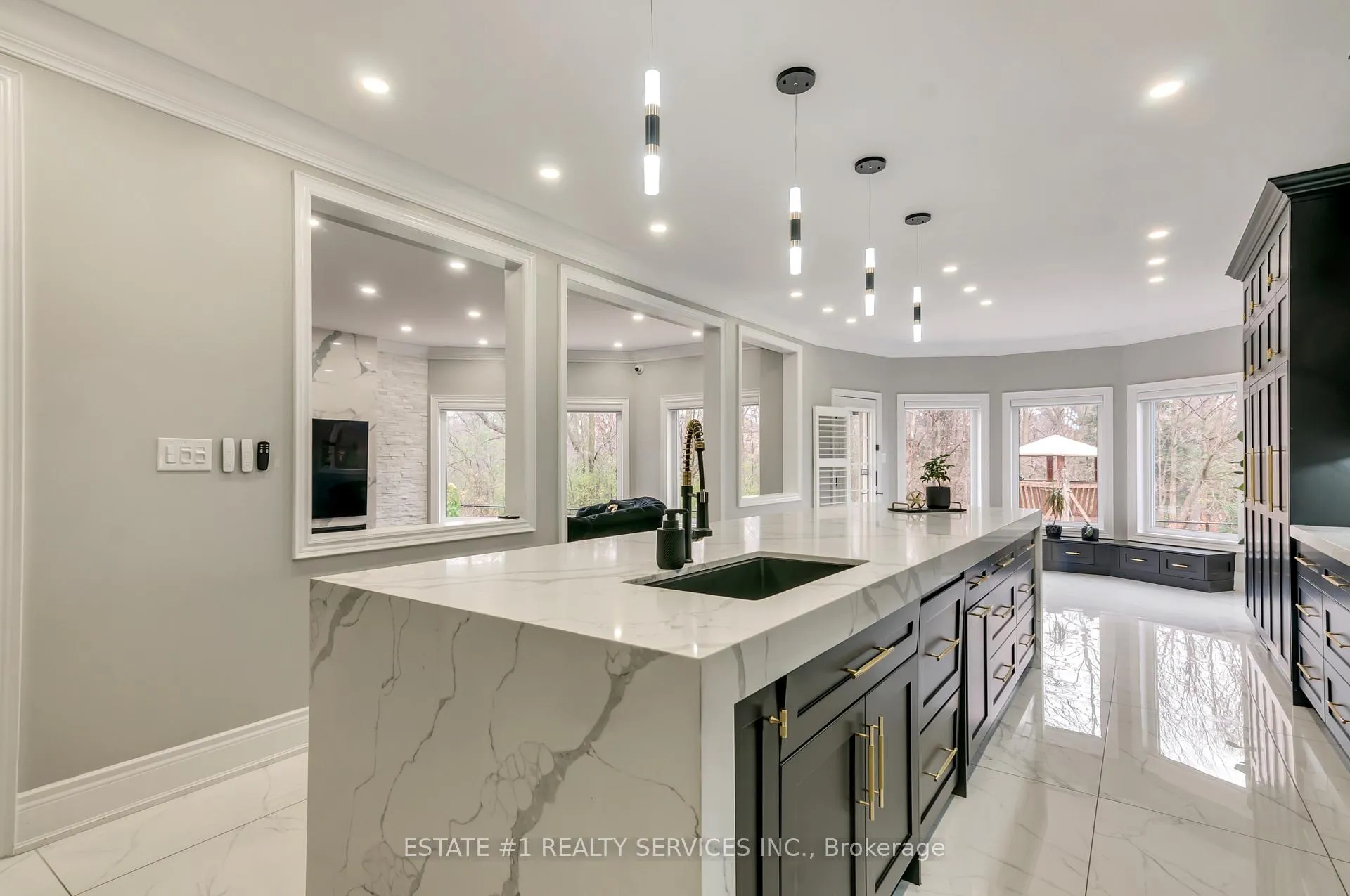 Photo 11 of 42 Beacon Hill Drive, Brampton, Credit Valley — HOMEH