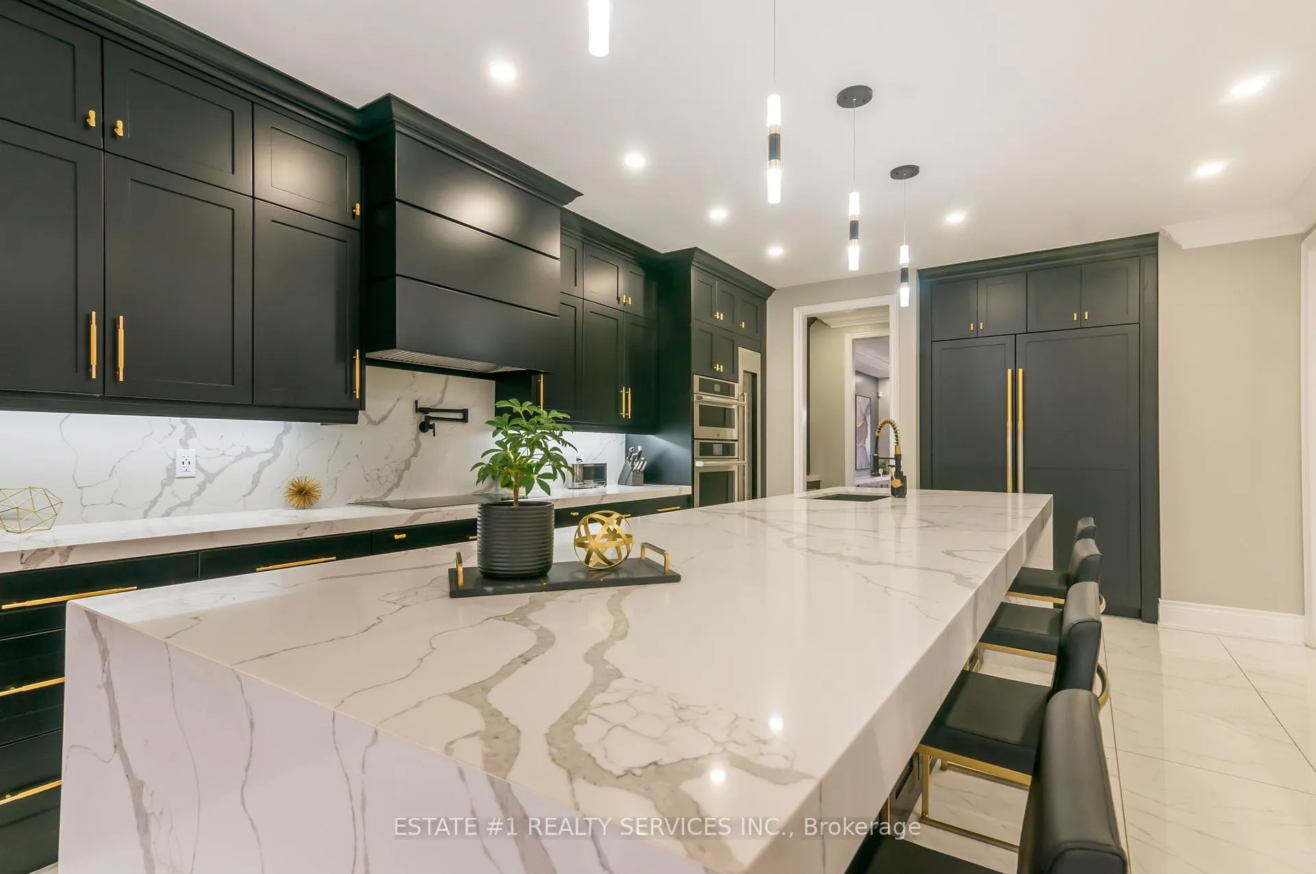 Photo 13 of 42 Beacon Hill Drive, Brampton, Credit Valley — HOMEH