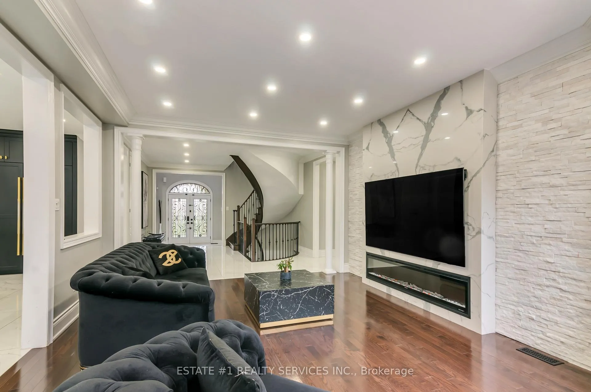 Photo 19 of 42 Beacon Hill Drive, Brampton, Credit Valley — HOMEH