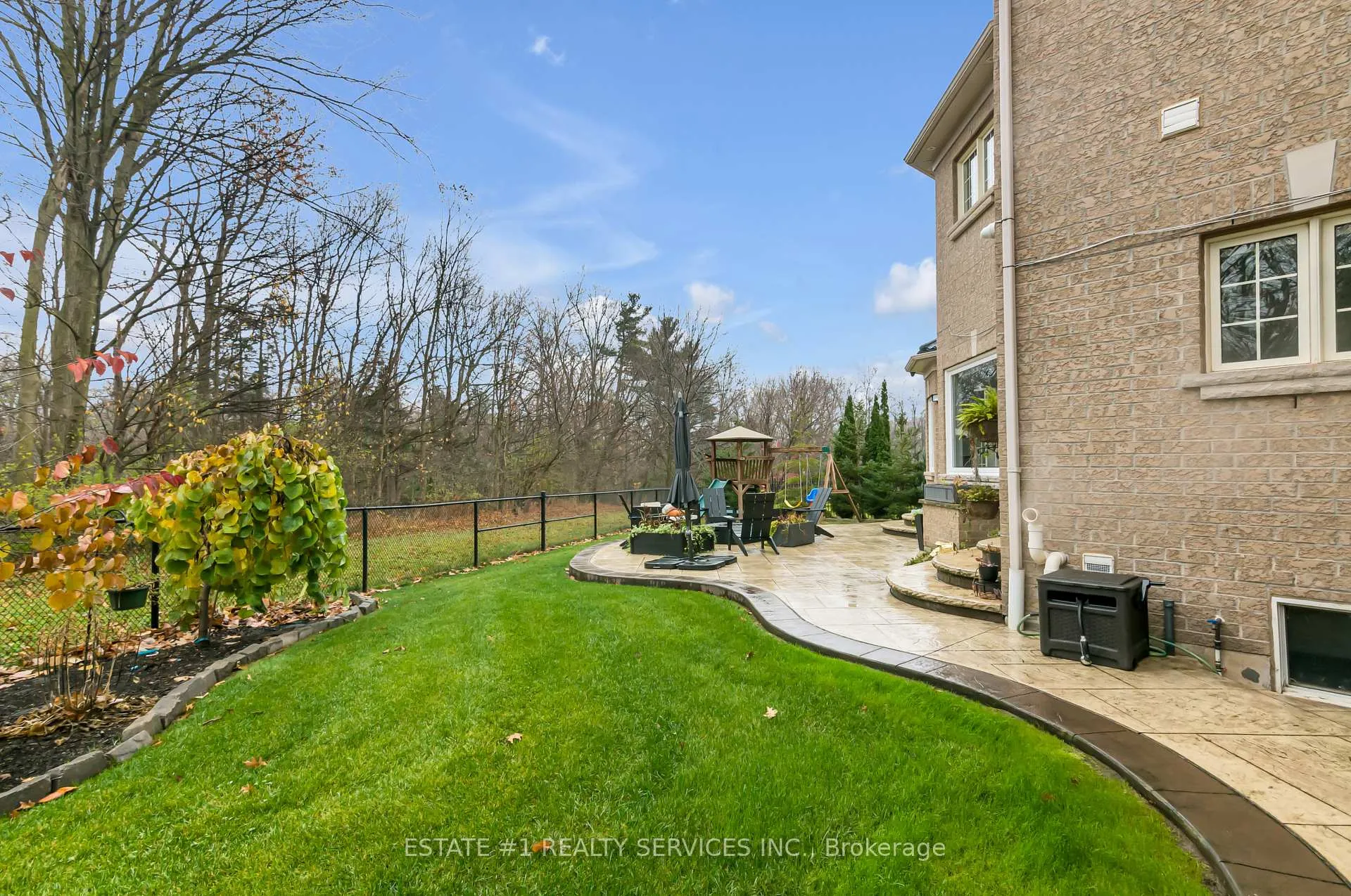 Photo 32 of 42 Beacon Hill Drive, Brampton, Credit Valley — HOMEH