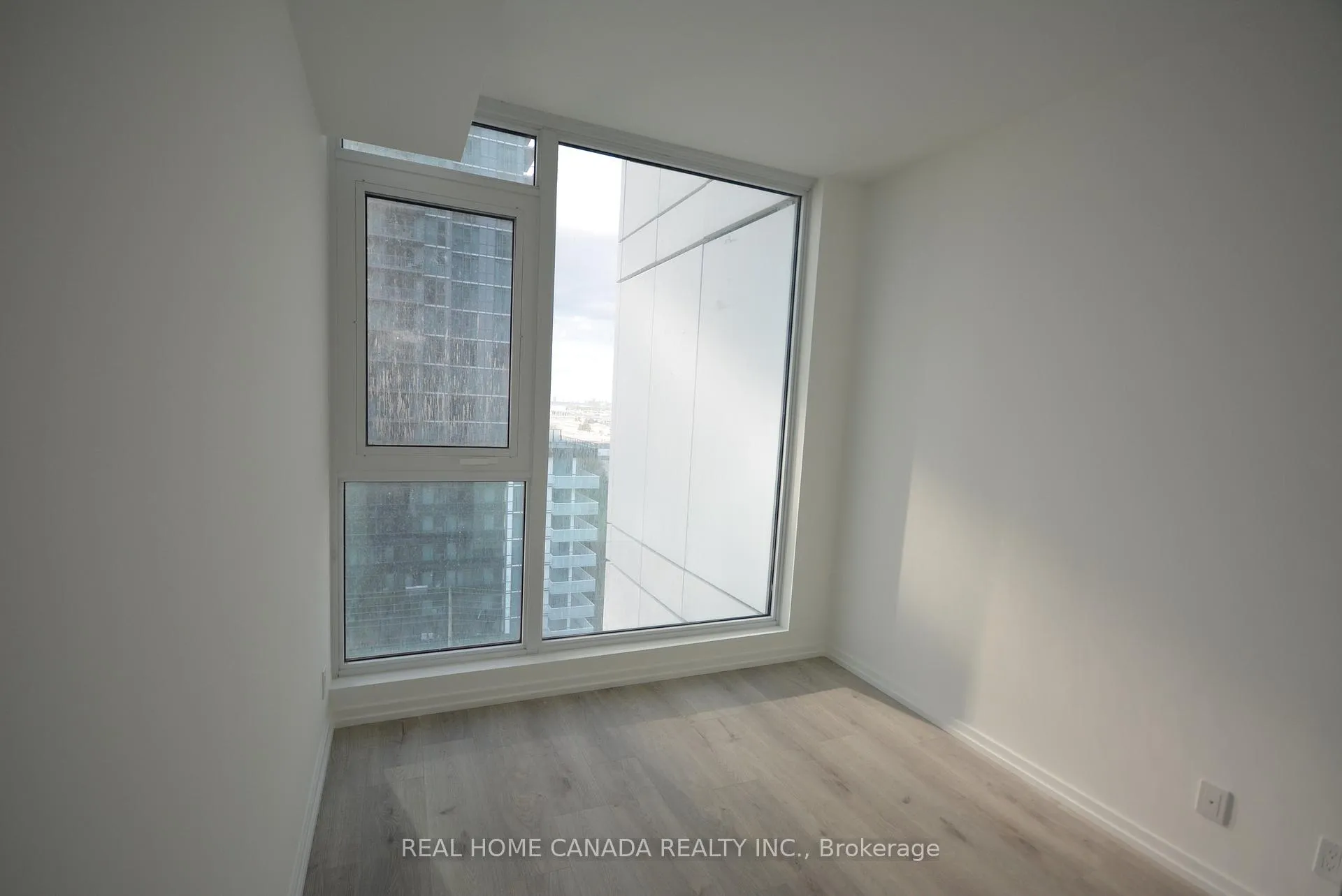 Photo 9 of Unit 1109, 7890 Jane Street, Vaughan, Vaughan Corporate Centre — HOMEH