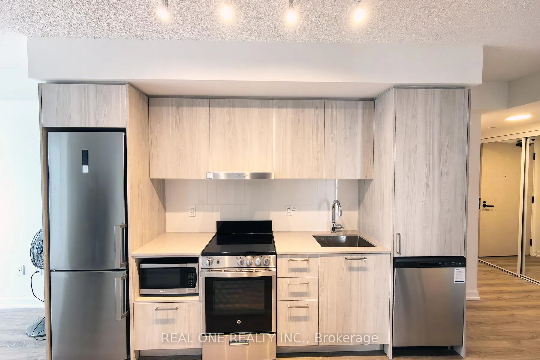 Photo 8 of Unit 2503, 195 Commerce Street, Vaughan, Vaughan Corporate Centre — HOMEH
