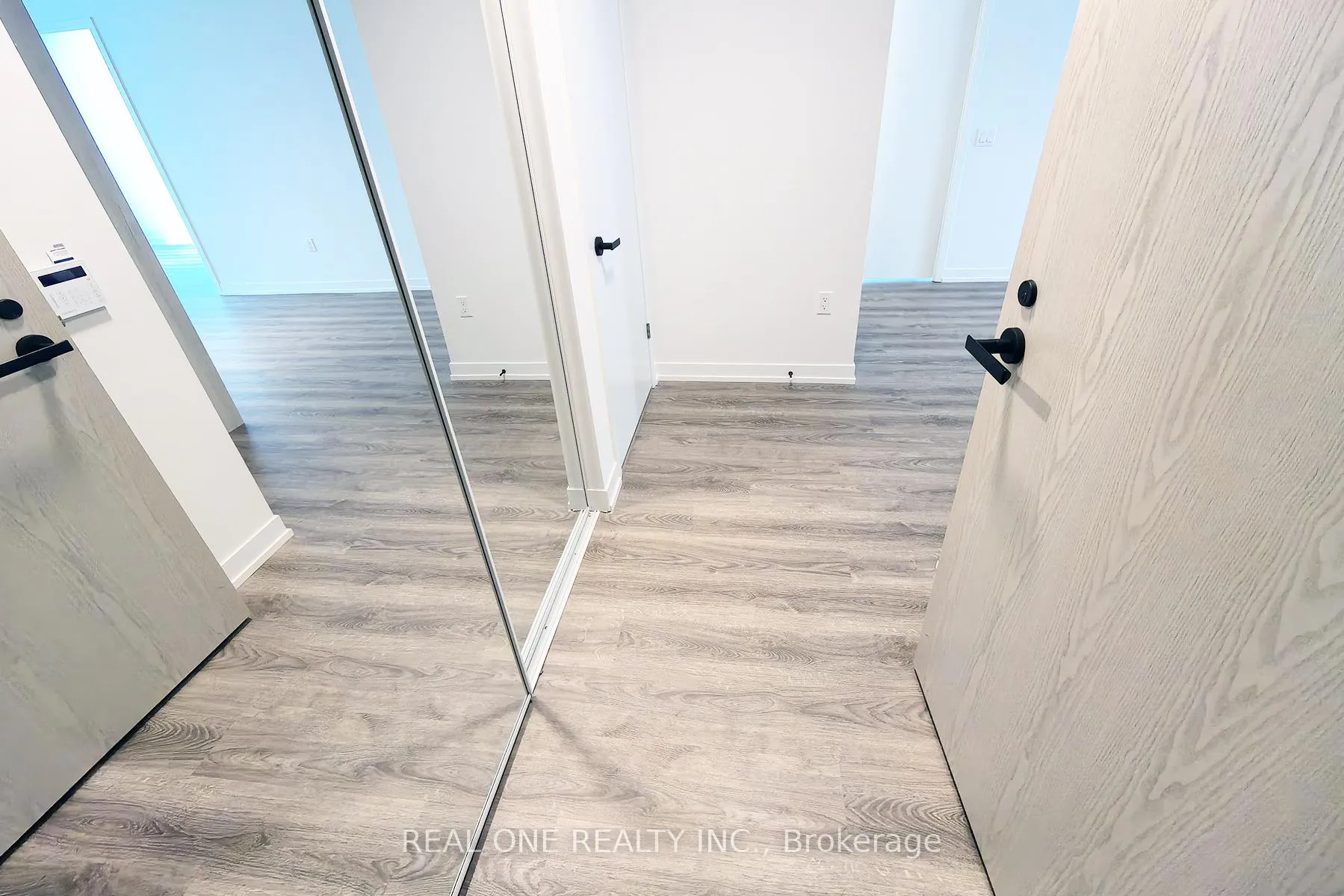 Photo 14 of Unit 2503, 195 Commerce Street, Vaughan, Vaughan Corporate Centre — HOMEH