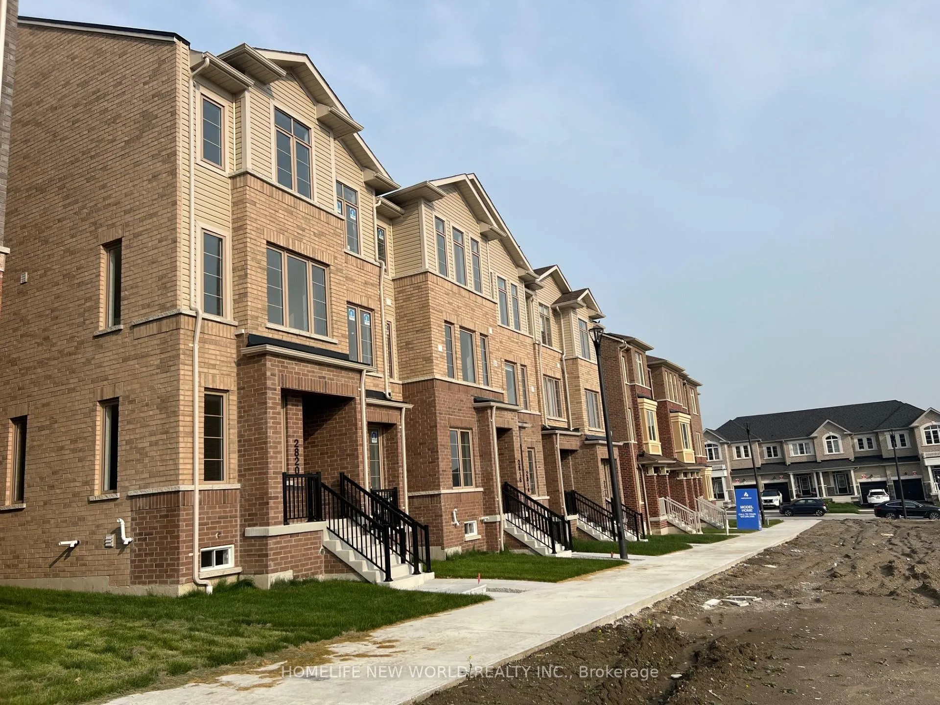 Photo 3 of 2820 Tippett Mews, Pickering, Rural Pickering — HOMEH