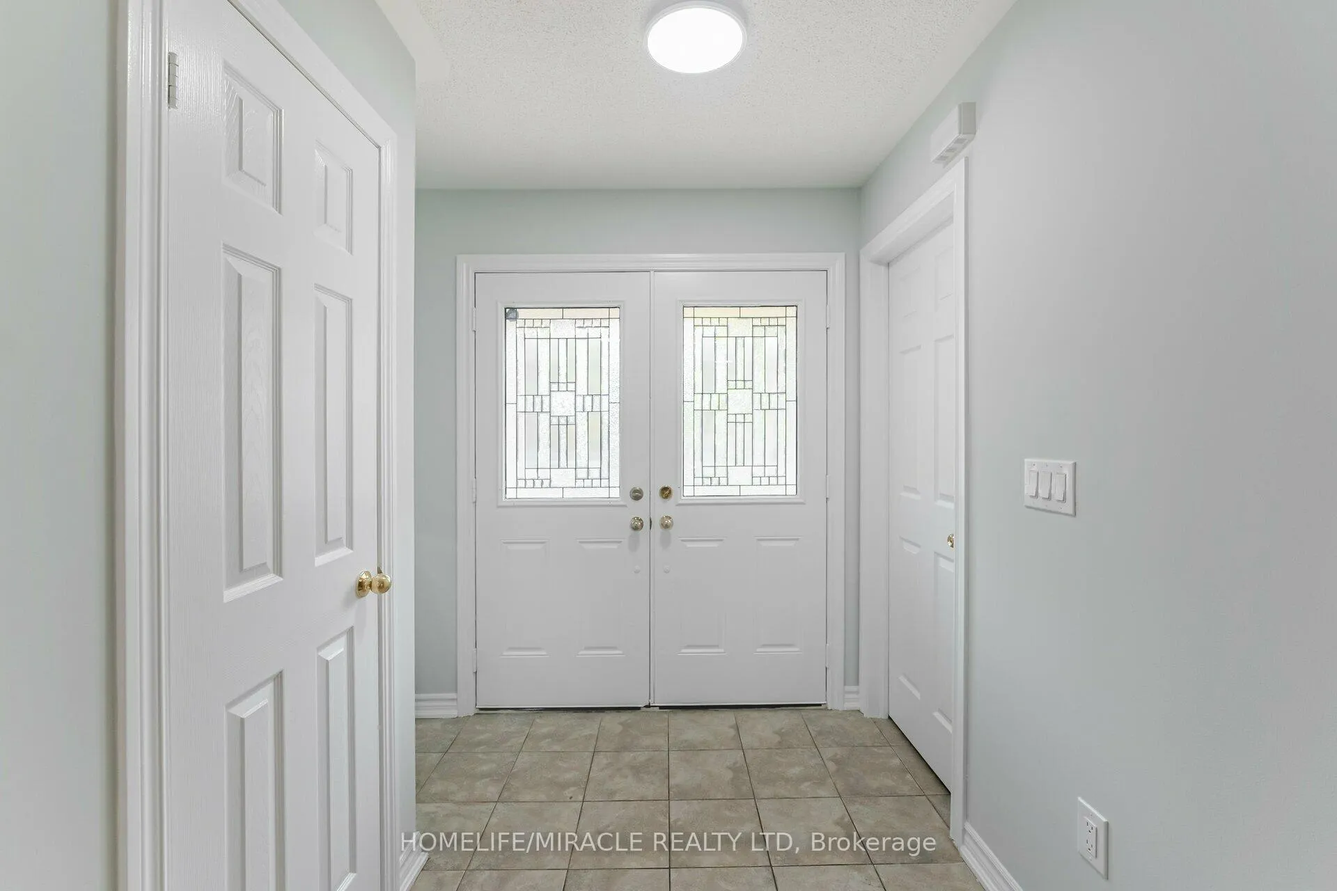 Photo 3 of 13 Nutwood Way, Brampton, Sandringham-Wellington — HOMEH