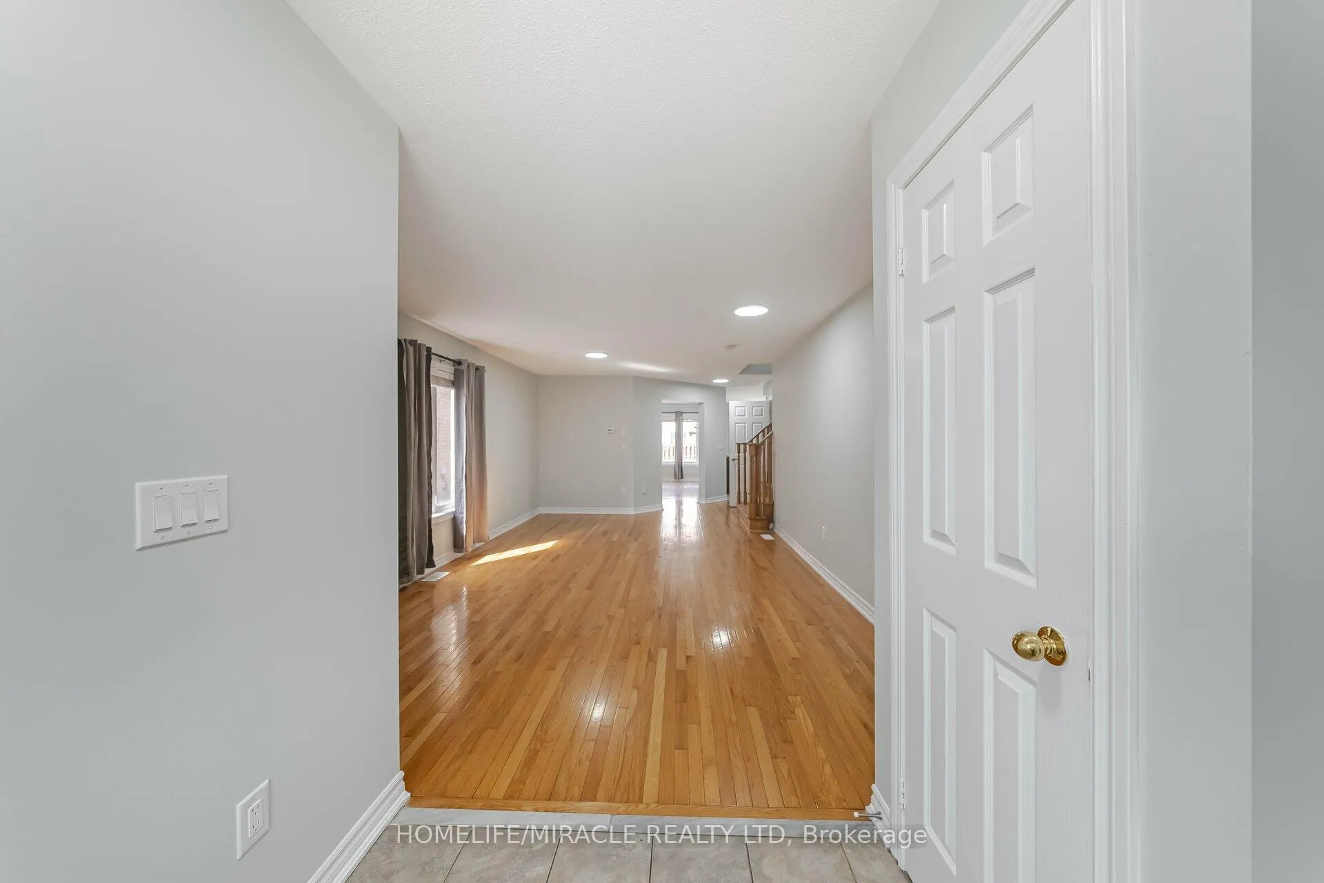 Photo 4 of 13 Nutwood Way, Brampton, Sandringham-Wellington — HOMEH