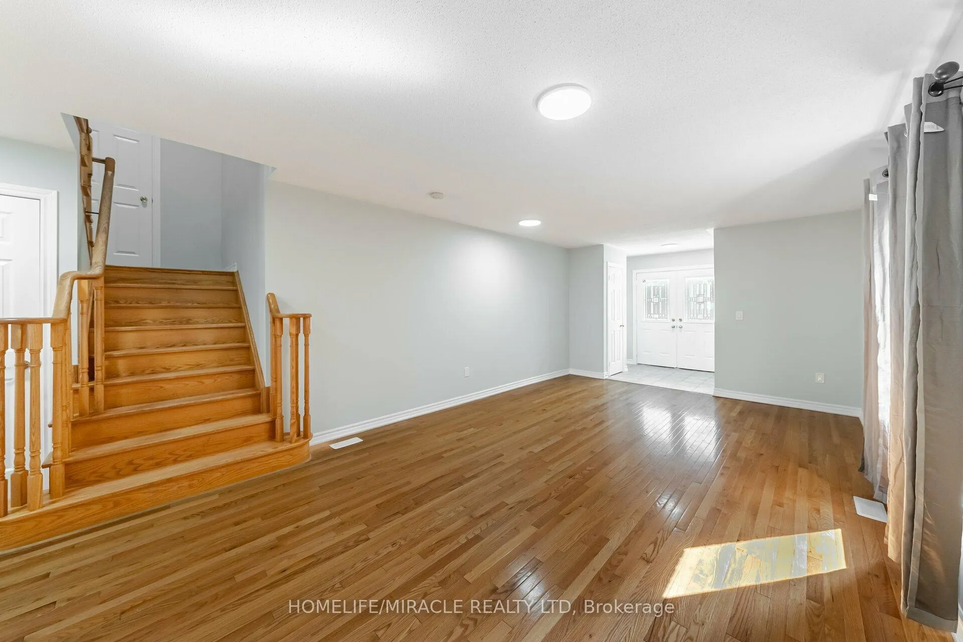 Photo 6 of 13 Nutwood Way, Brampton, Sandringham-Wellington — HOMEH