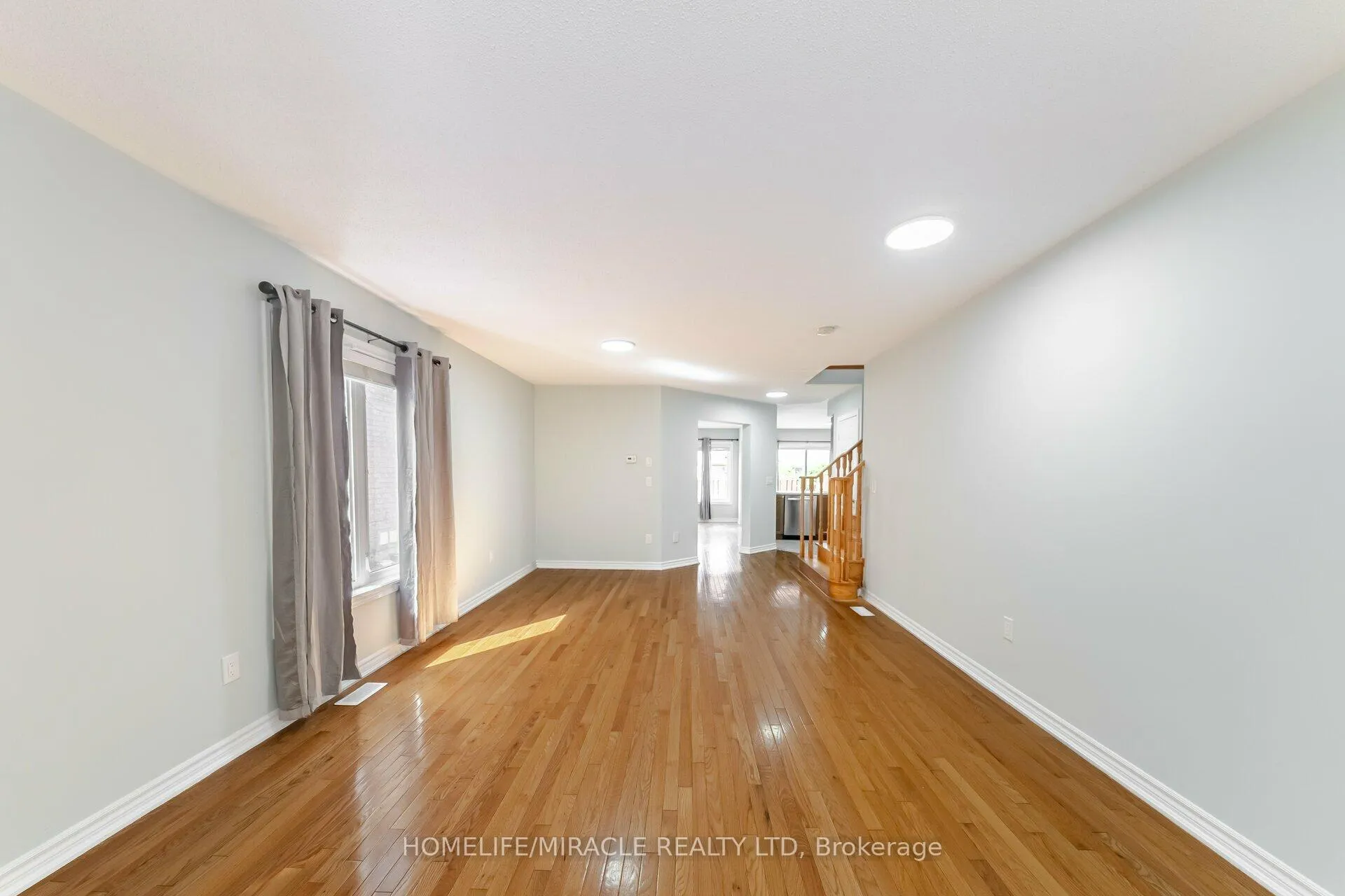 Photo 7 of 13 Nutwood Way, Brampton, Sandringham-Wellington — HOMEH