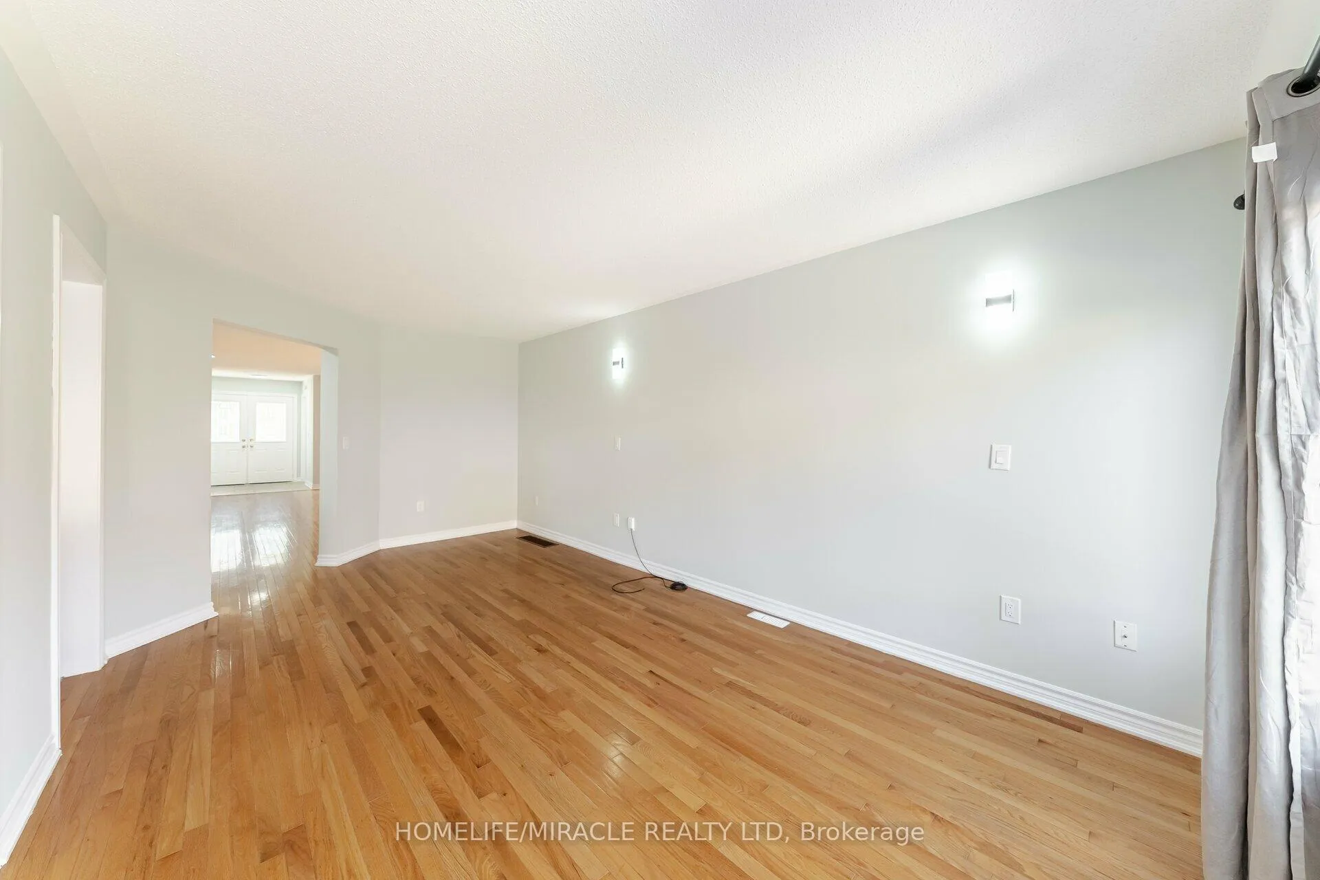 Photo 8 of 13 Nutwood Way, Brampton, Sandringham-Wellington — HOMEH