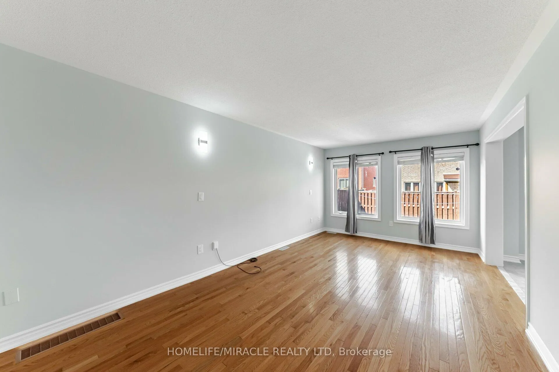 Photo 9 of 13 Nutwood Way, Brampton, Sandringham-Wellington — HOMEH