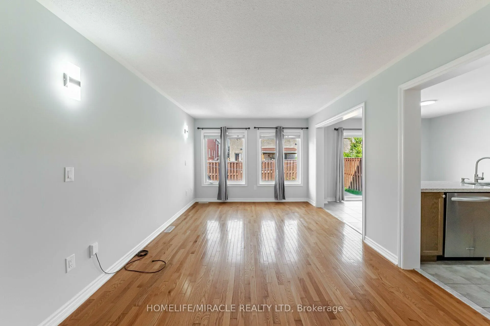 Photo 10 of 13 Nutwood Way, Brampton, Sandringham-Wellington — HOMEH