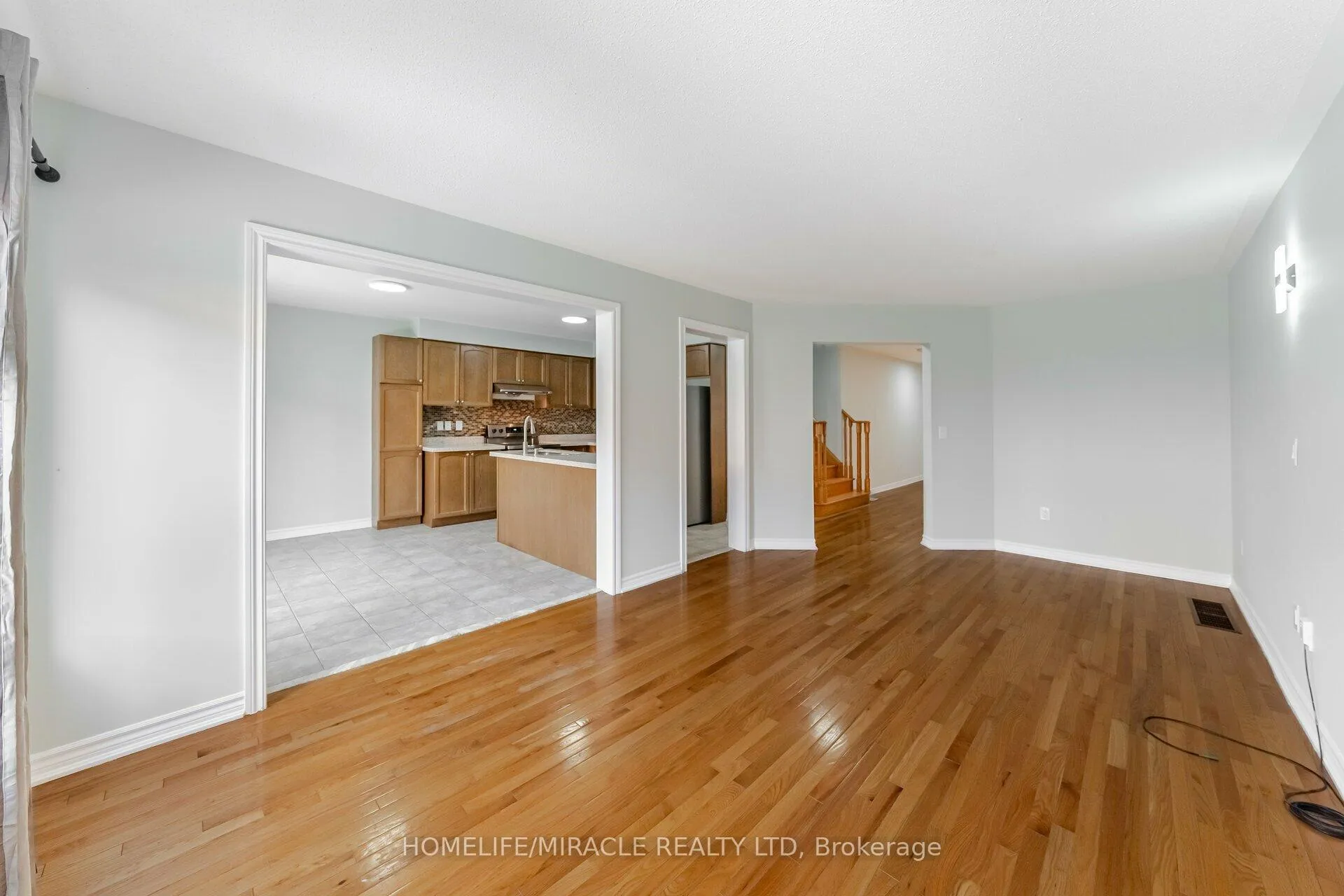 Photo 11 of 13 Nutwood Way, Brampton, Sandringham-Wellington — HOMEH