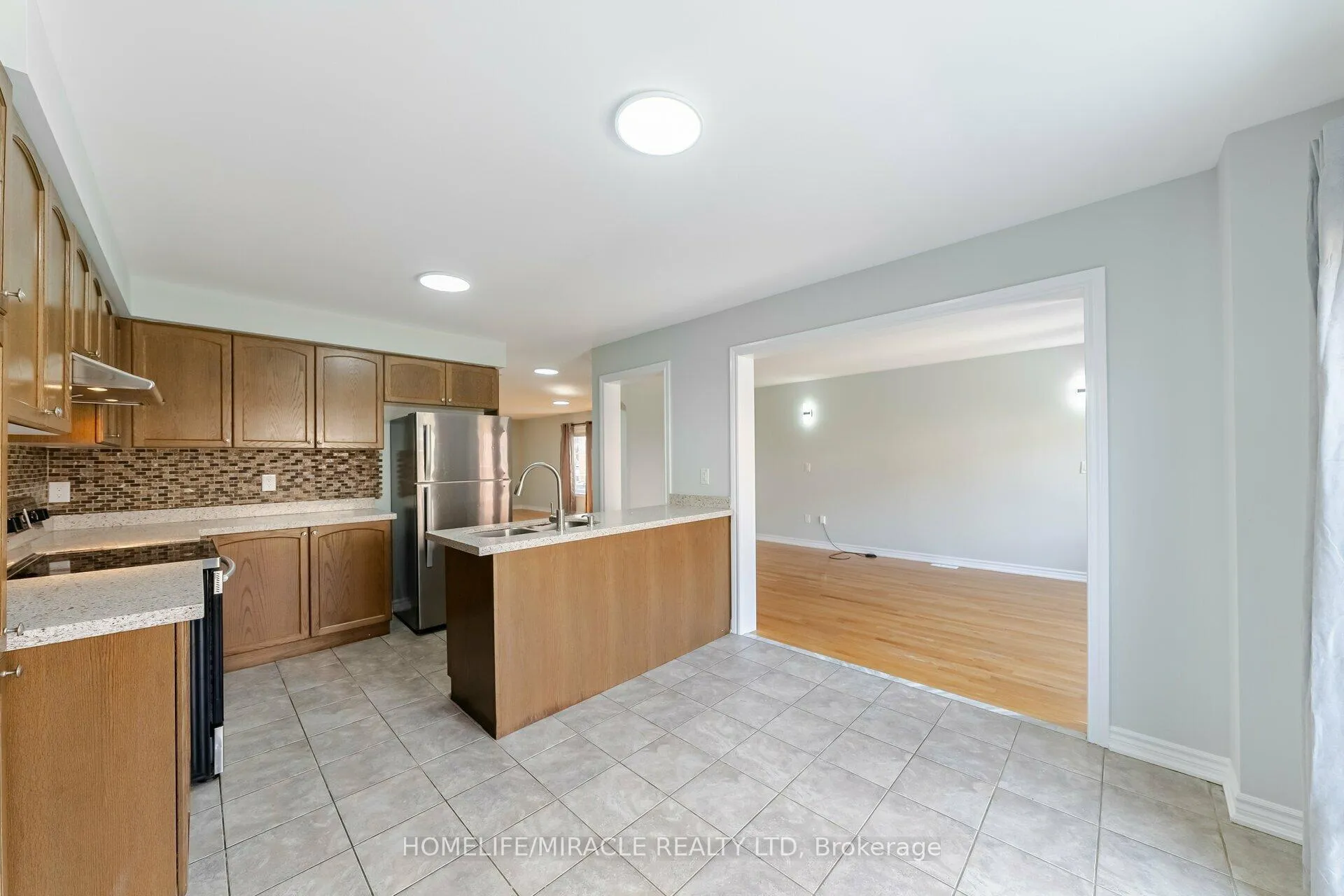 Photo 12 of 13 Nutwood Way, Brampton, Sandringham-Wellington — HOMEH