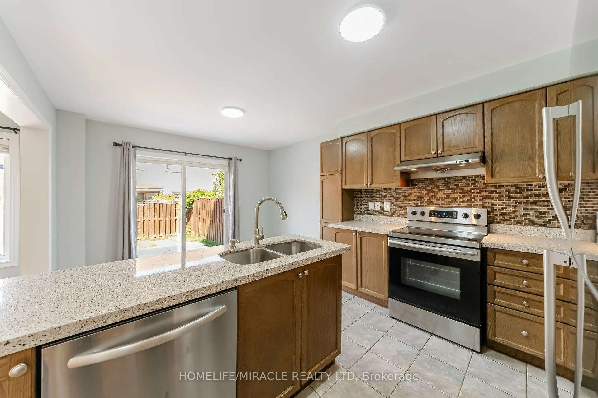 Photo 14 of 13 Nutwood Way, Brampton, Sandringham-Wellington — HOMEH