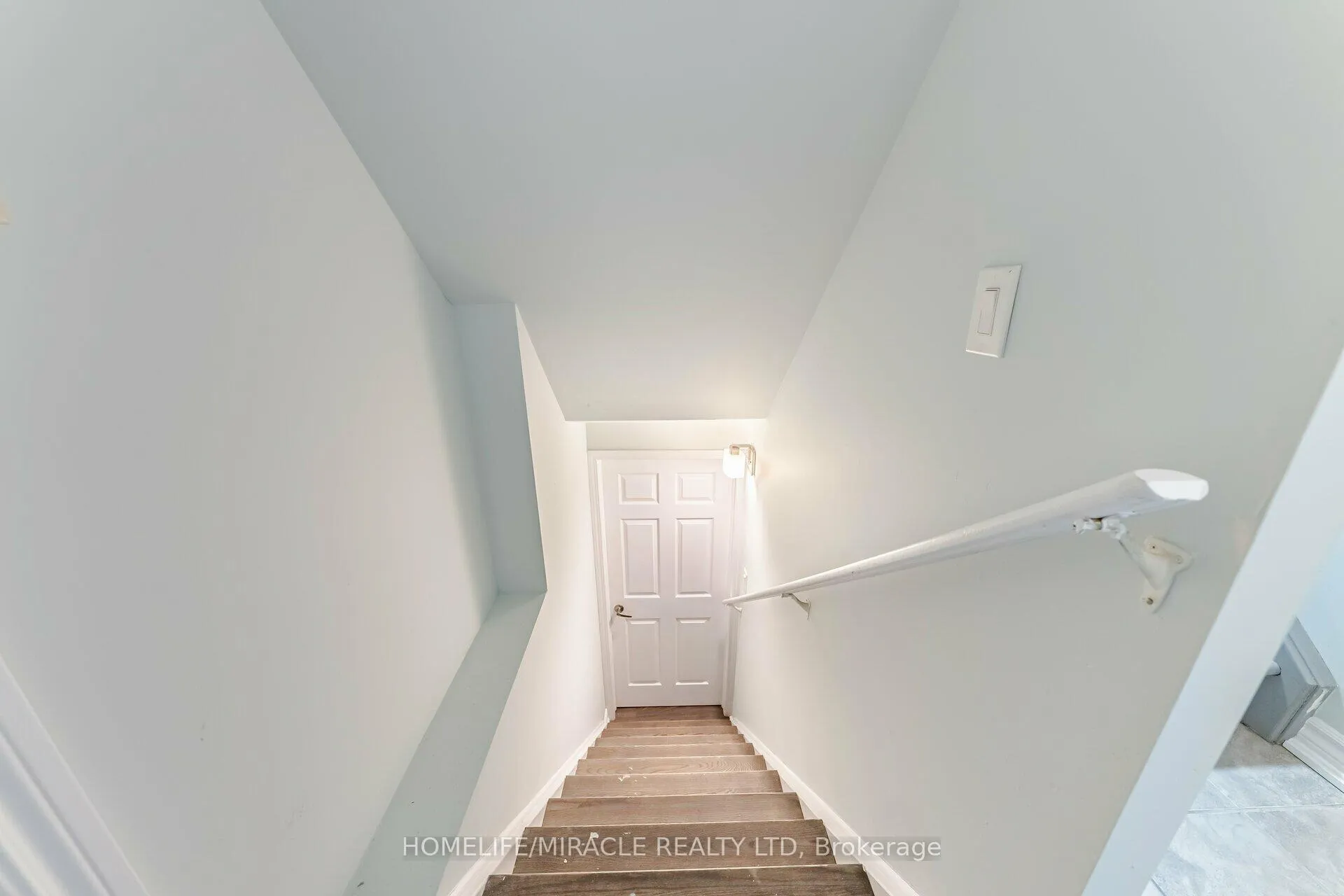 Photo 33 of 13 Nutwood Way, Brampton, Sandringham-Wellington — HOMEH