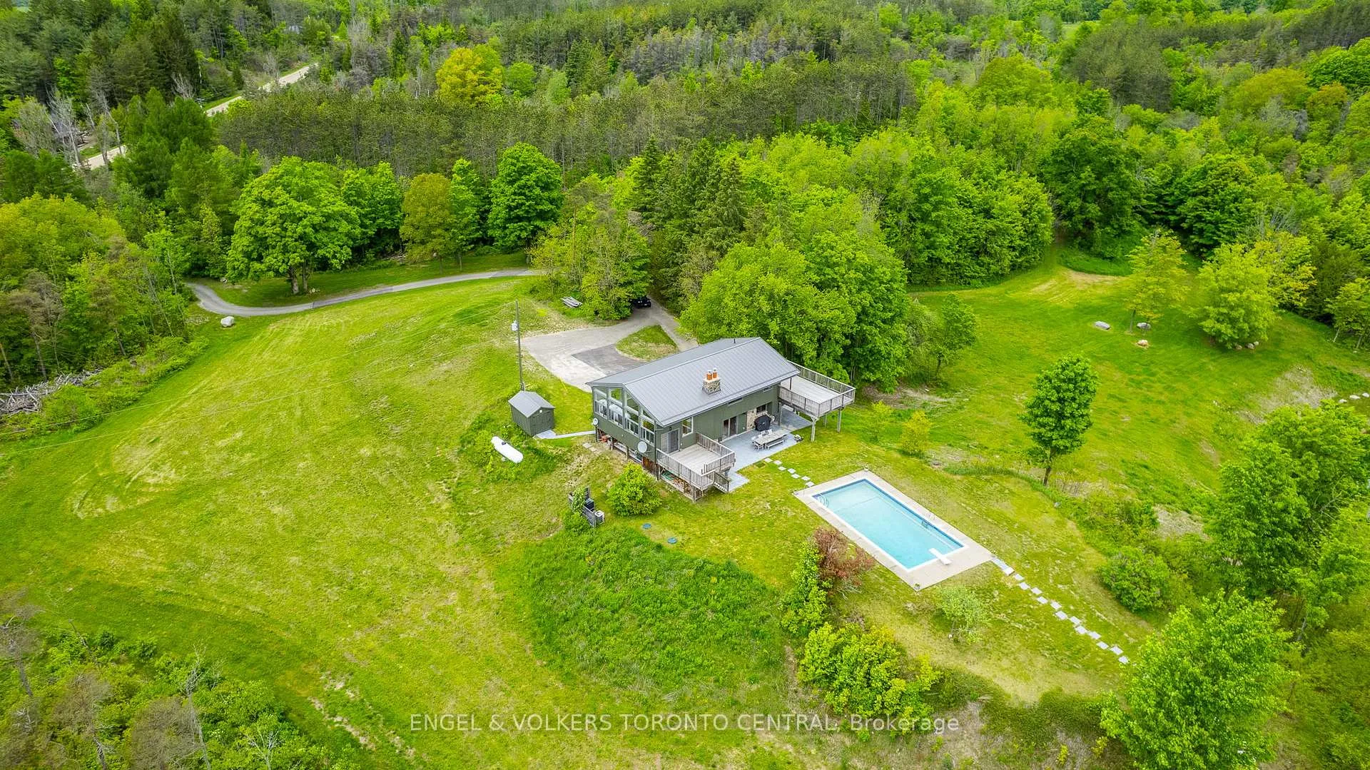 Photo 35 of 795481 3rd Line EHS, Mono, Rural Mono — HOMEH