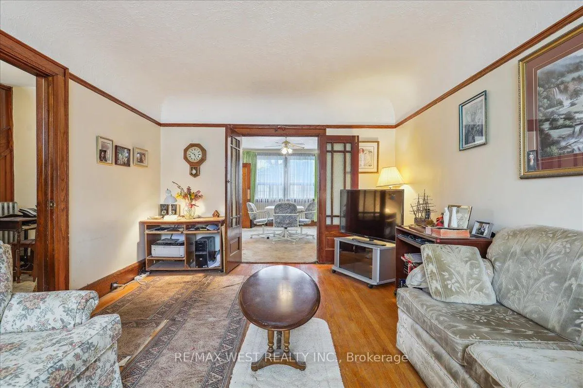Photo 3 of 66 Warren Avenue, Oshawa, McLaughlin — HOMEH