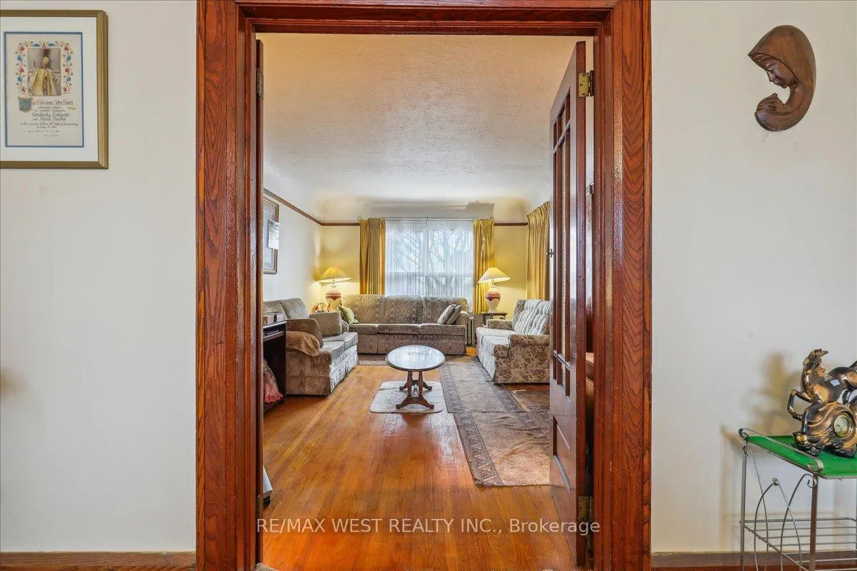 Photo 5 of 66 Warren Avenue, Oshawa, McLaughlin — HOMEH
