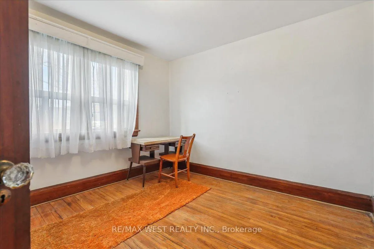 Photo 6 of 66 Warren Avenue, Oshawa, McLaughlin — HOMEH