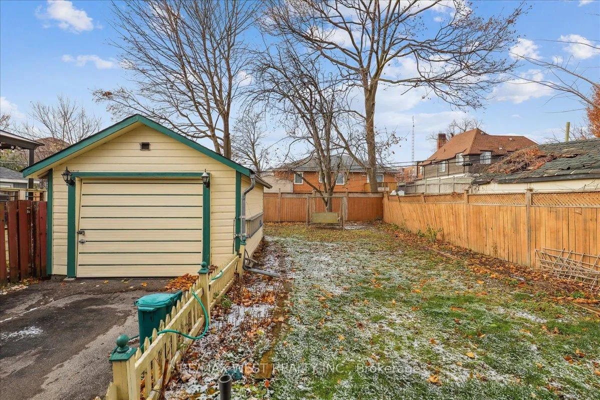 Photo 8 of 66 Warren Avenue, Oshawa, McLaughlin — HOMEH